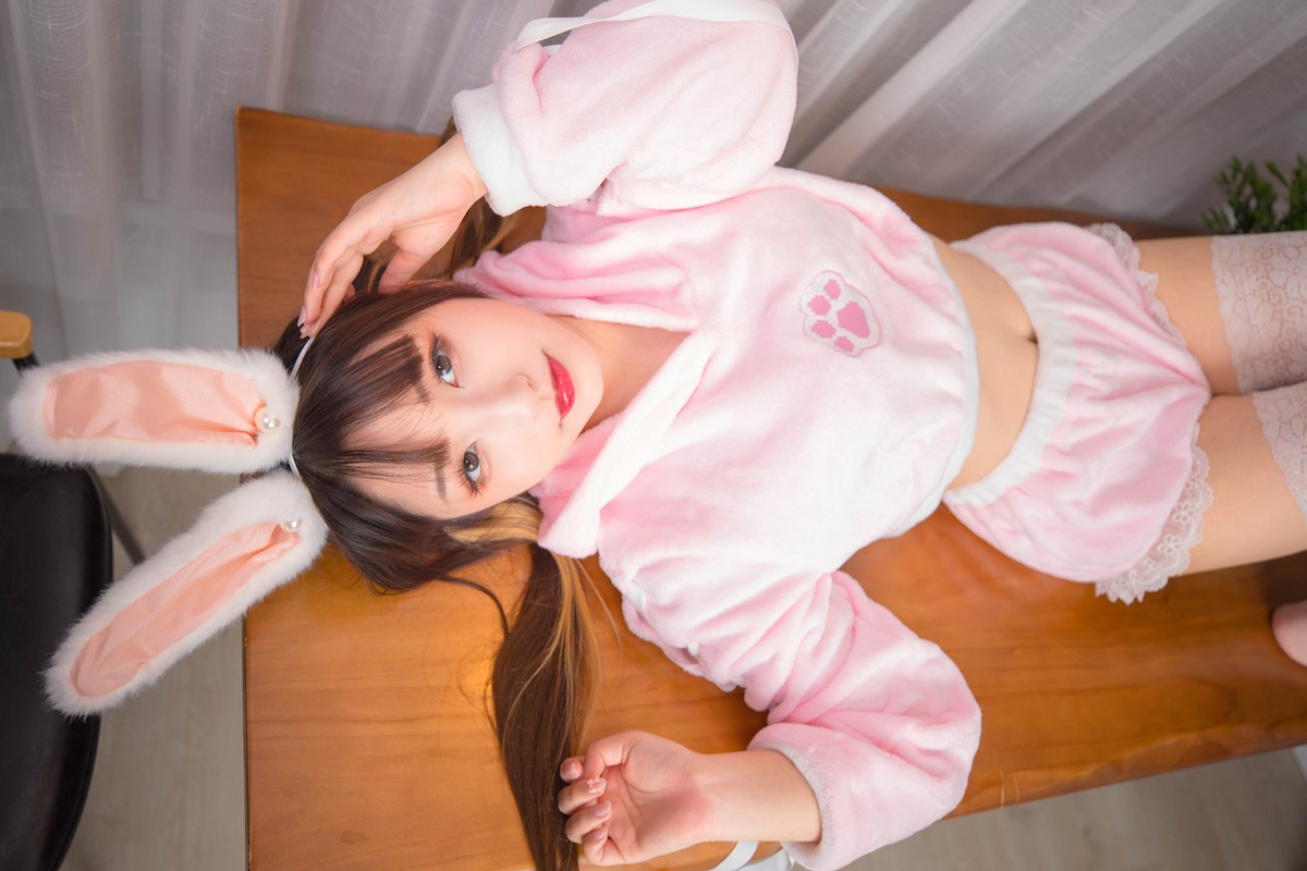 xgyw.top_萝莉美女神楽板真冬兔子时间主题私房性感兔女郎系列超薄丝袜秀翘臀诱惑写真150P