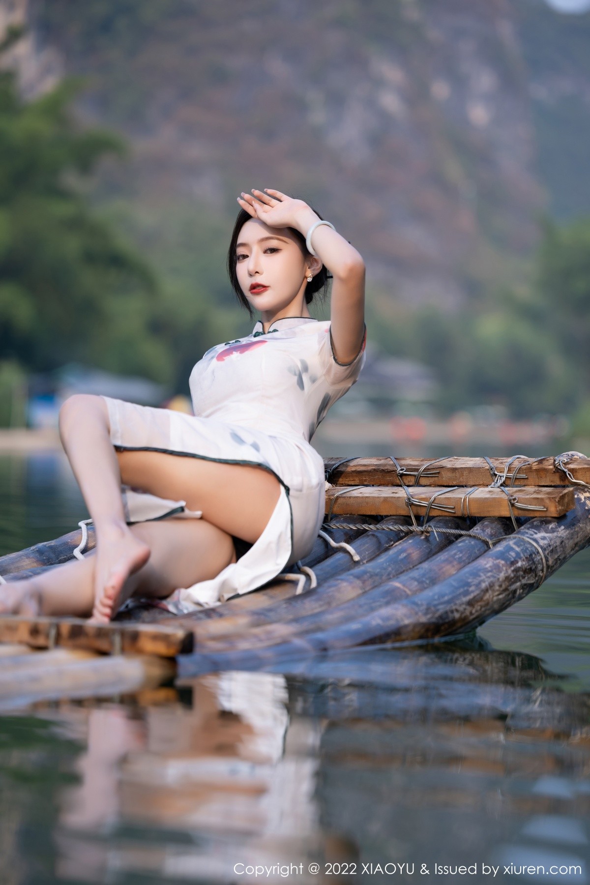 xgyw.top_[XiaoYu画语界]Vol.872_女神王馨瑶杭州旅拍脱旗袍露蓝灰色蕾丝内衣超薄肉丝诱惑写真83P