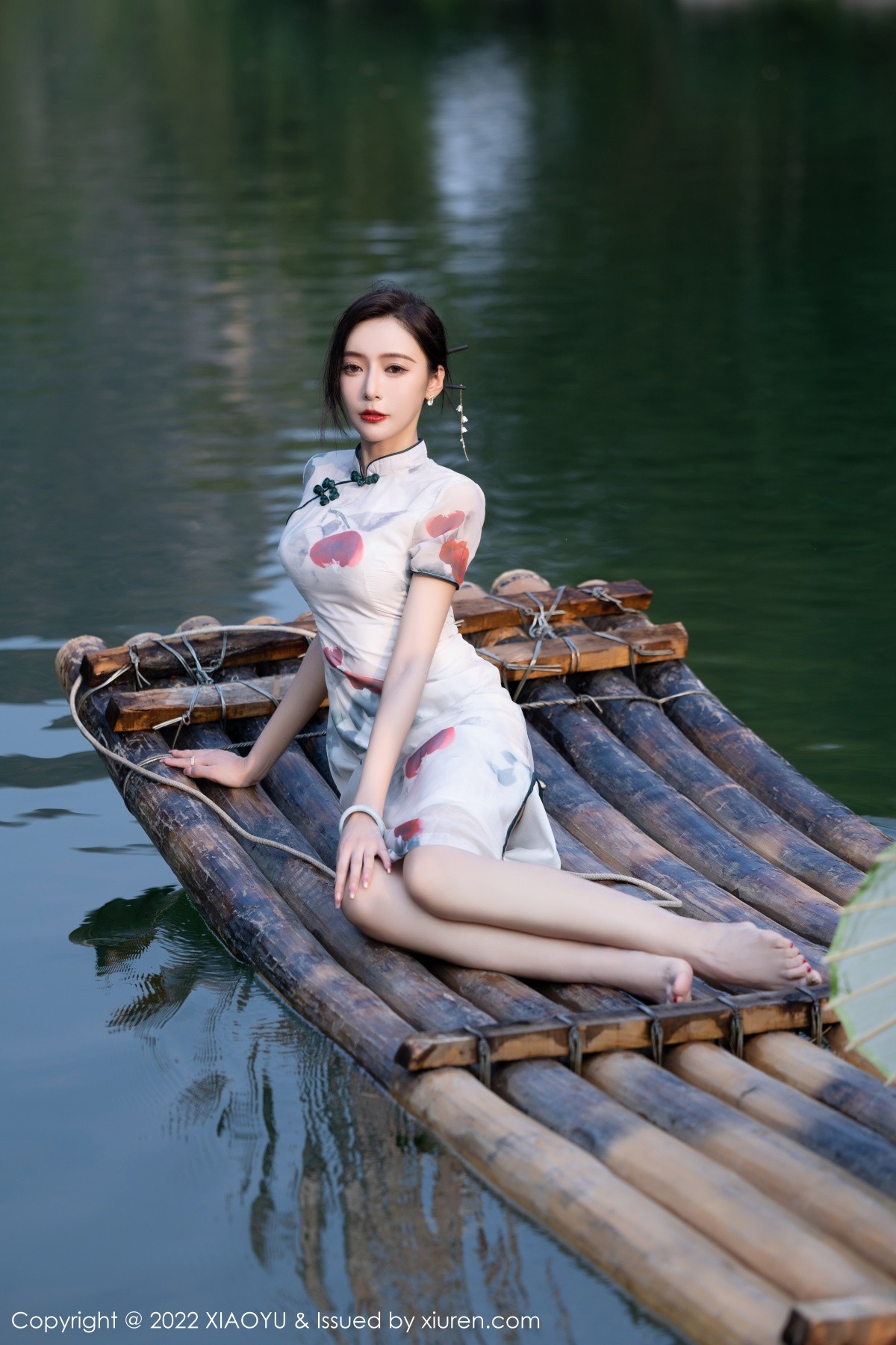 xgyw.top_[XiaoYu画语界]Vol.872_女神王馨瑶杭州旅拍脱旗袍露蓝灰色蕾丝内衣超薄肉丝诱惑写真83P
