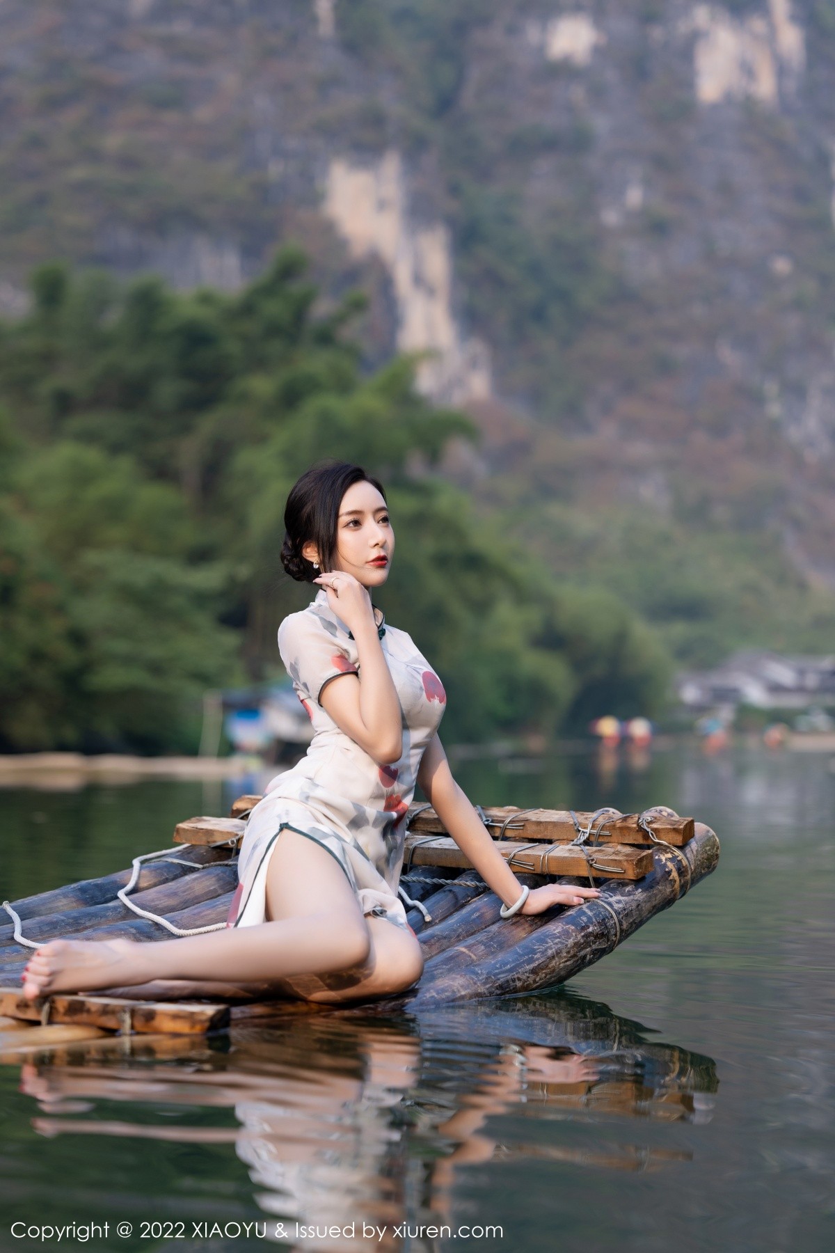 xgyw.top_[XiaoYu画语界]Vol.872_女神王馨瑶杭州旅拍脱旗袍露蓝灰色蕾丝内衣超薄肉丝诱惑写真83P
