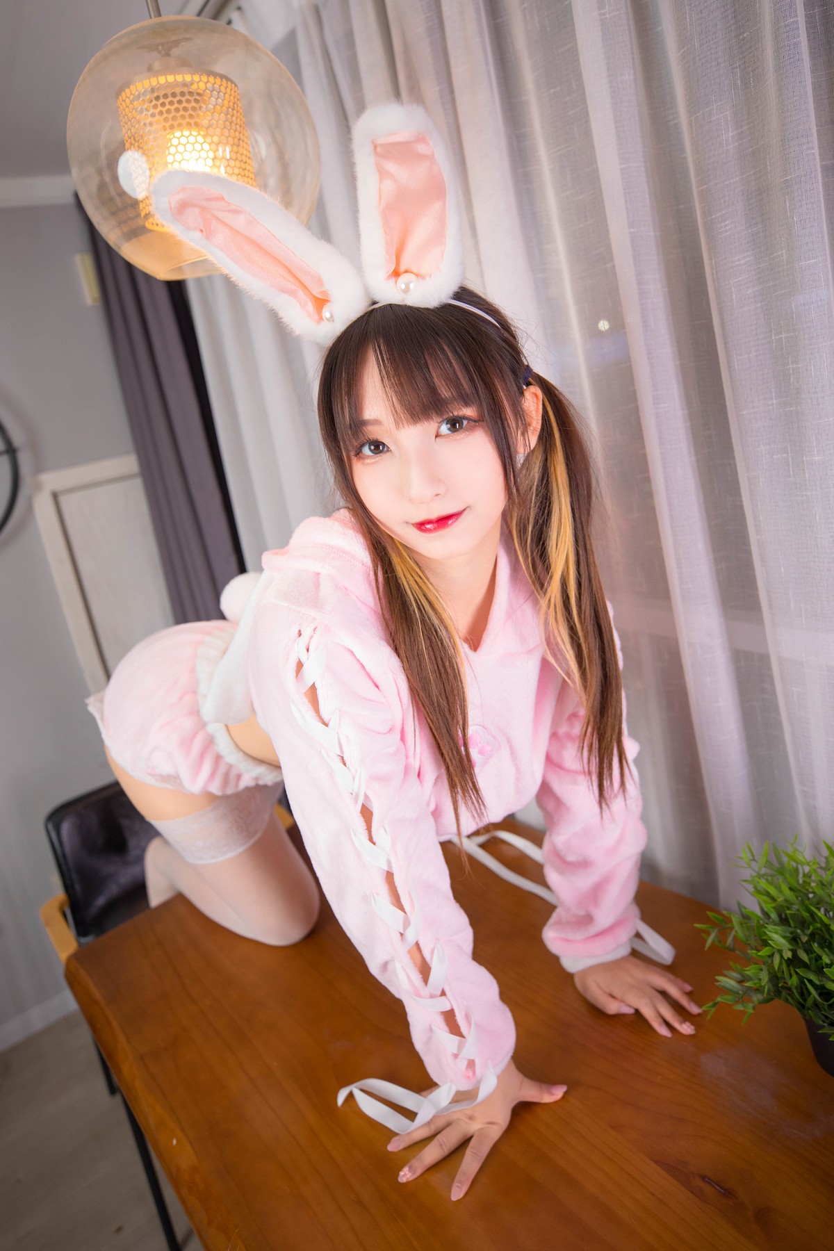 xgyw.top_萝莉美女神楽板真冬兔子时间主题私房性感兔女郎系列超薄丝袜秀翘臀诱惑写真150P
