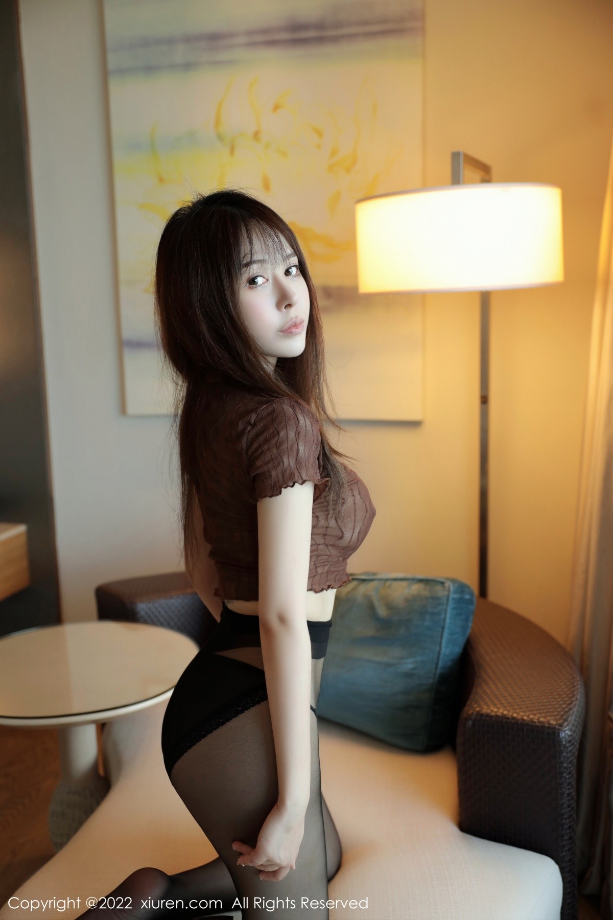 xgyw.top_XiuRen第5649期_女神Evelyn艾莉三亚旅拍轻透上衣配黑短裙露性感内衣诱惑写真52P