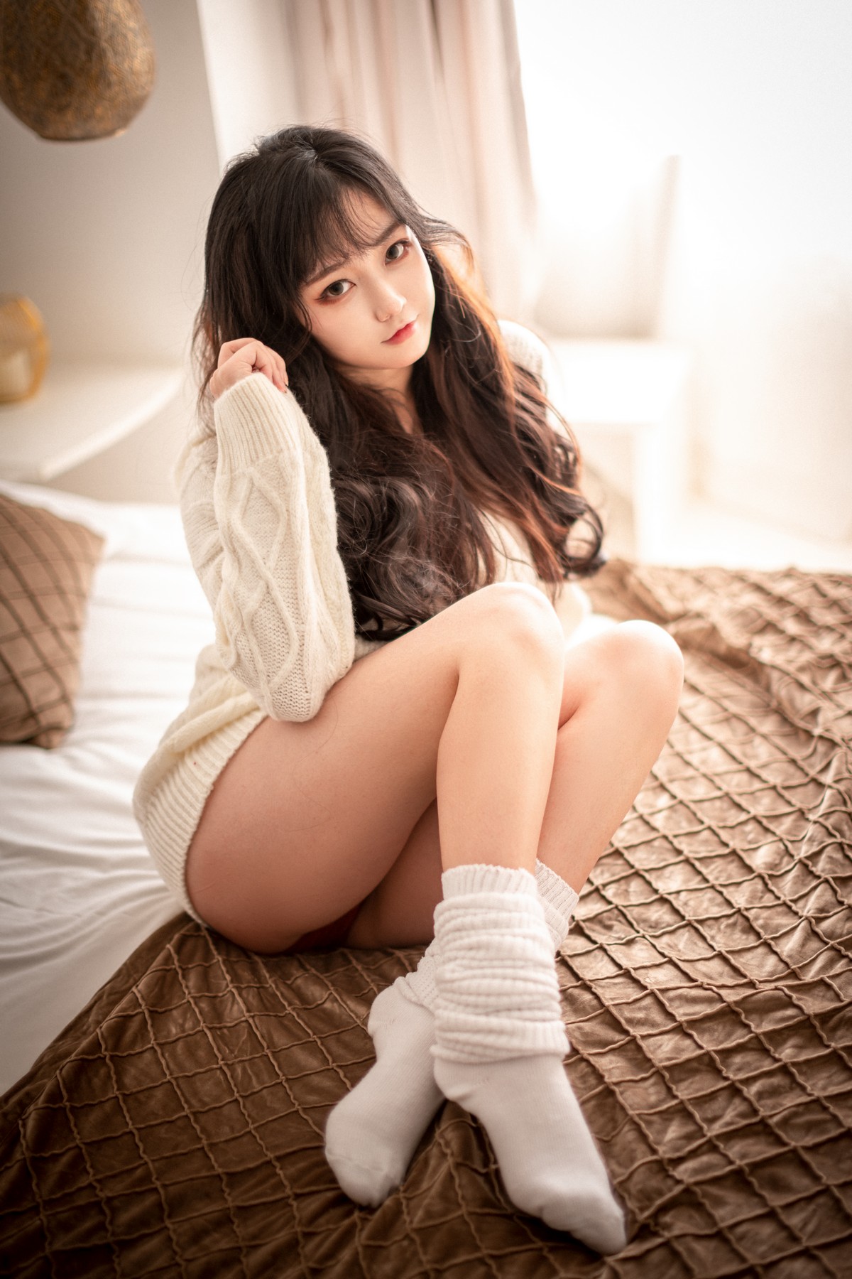 xgyw.top_Coser美女奇行家狗崽初冬梅川堀子主题私房性感纯白毛衣半脱露红色内衣诱惑写真40P