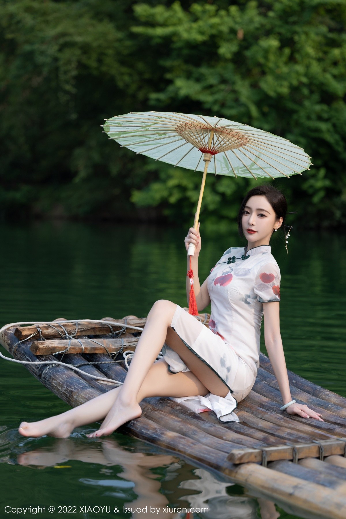 xgyw.top_[XiaoYu画语界]Vol.872_女神王馨瑶杭州旅拍脱旗袍露蓝灰色蕾丝内衣超薄肉丝诱惑写真83P