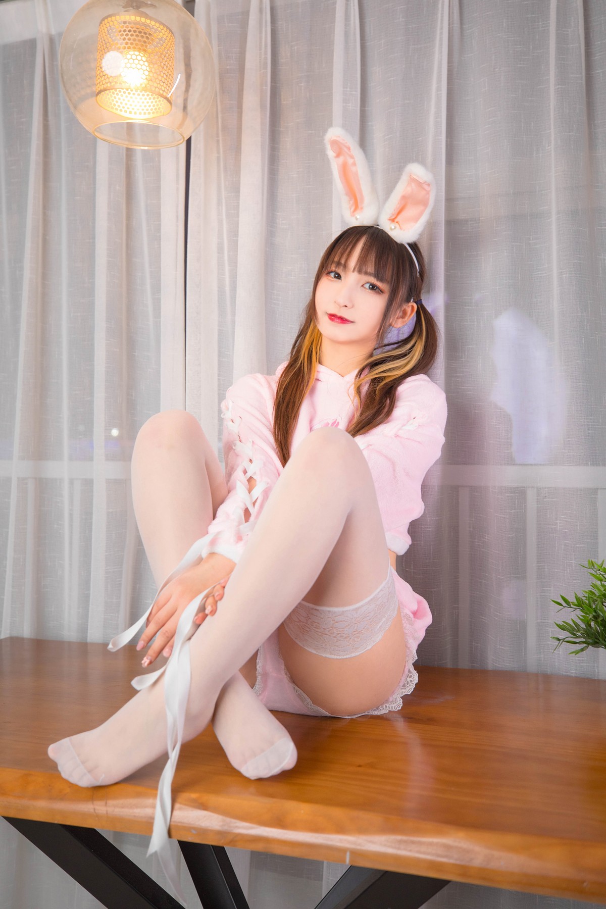 xgyw.top_萝莉美女神楽板真冬兔子时间主题私房性感兔女郎系列超薄丝袜秀翘臀诱惑写真150P
