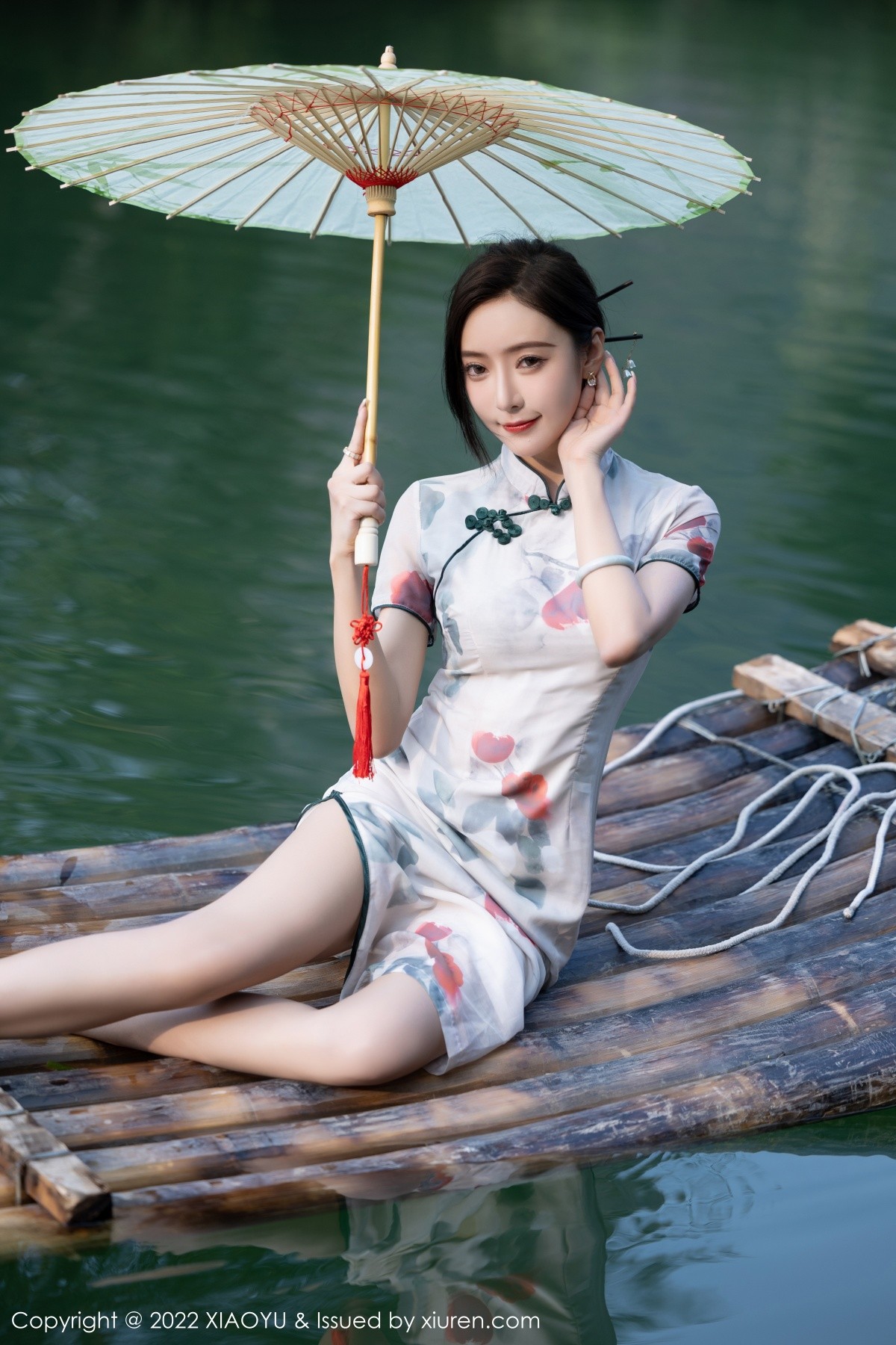 xgyw.top_[XiaoYu画语界]Vol.872_女神王馨瑶杭州旅拍脱旗袍露蓝灰色蕾丝内衣超薄肉丝诱惑写真83P