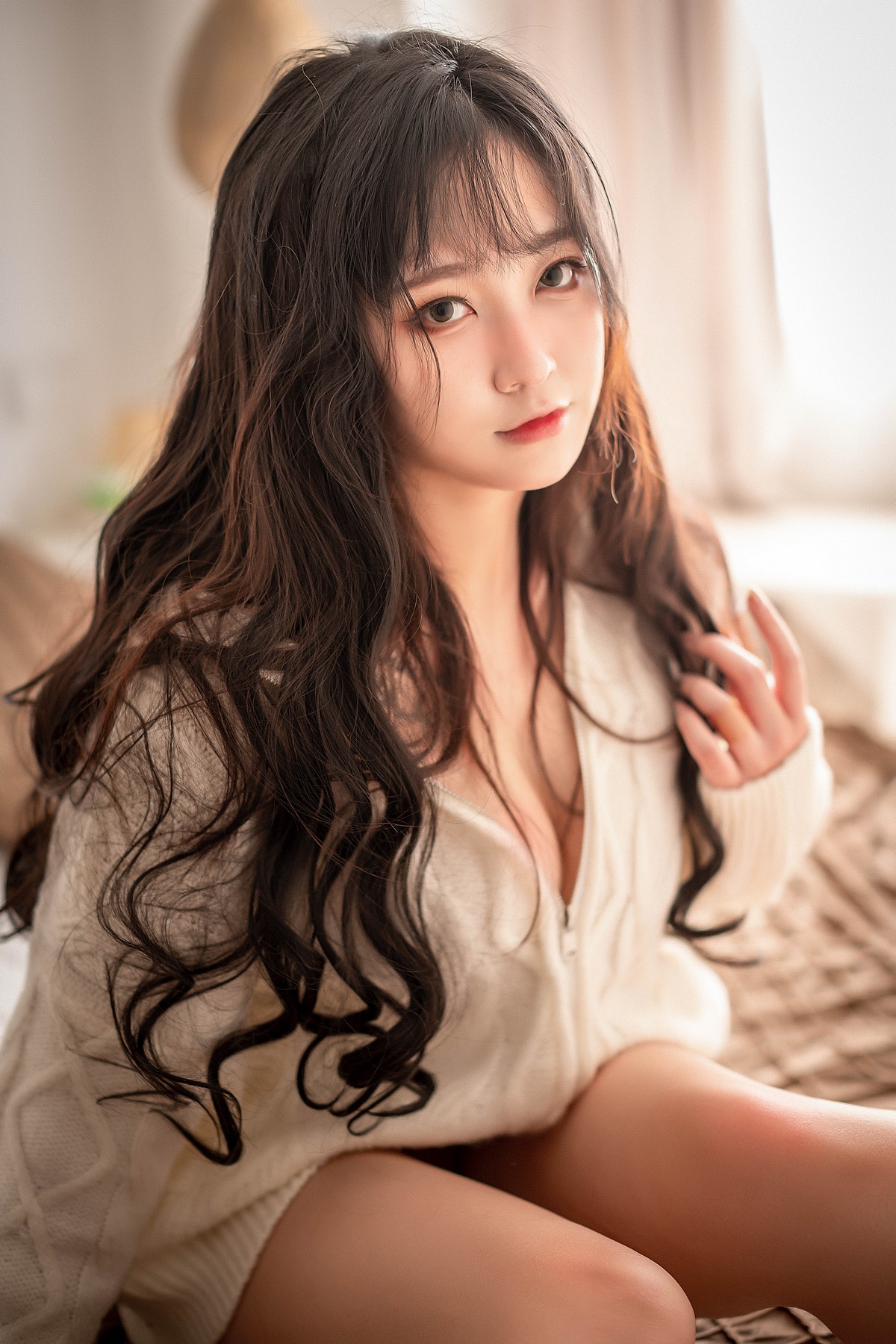 xgyw.top_Coser美女奇行家狗崽初冬梅川堀子主题私房性感纯白毛衣半脱露红色内衣诱惑写真40P