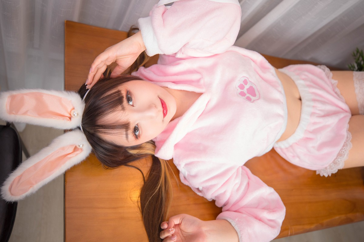 xgyw.top_萝莉美女神楽板真冬兔子时间主题私房性感兔女郎系列超薄丝袜秀翘臀诱惑写真150P