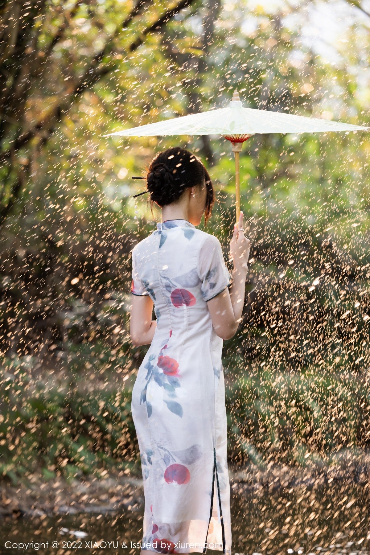 xgyw.top_[XiaoYu画语界]Vol.872_女神王馨瑶杭州旅拍脱旗袍露蓝灰色蕾丝内衣超薄肉丝诱惑写真83P