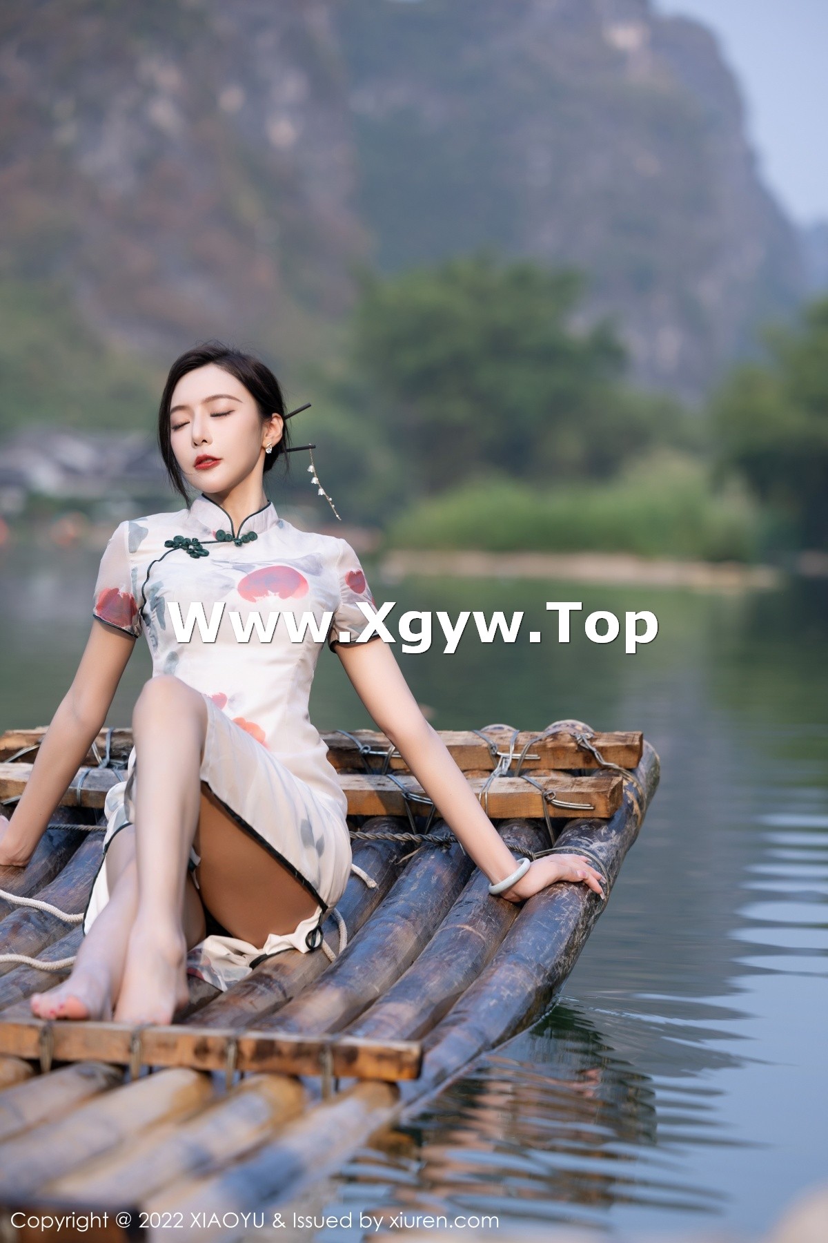xgyw.top_[XiaoYu画语界]Vol.872_女神王馨瑶杭州旅拍脱旗袍露蓝灰色蕾丝内衣超薄肉丝诱惑写真83P