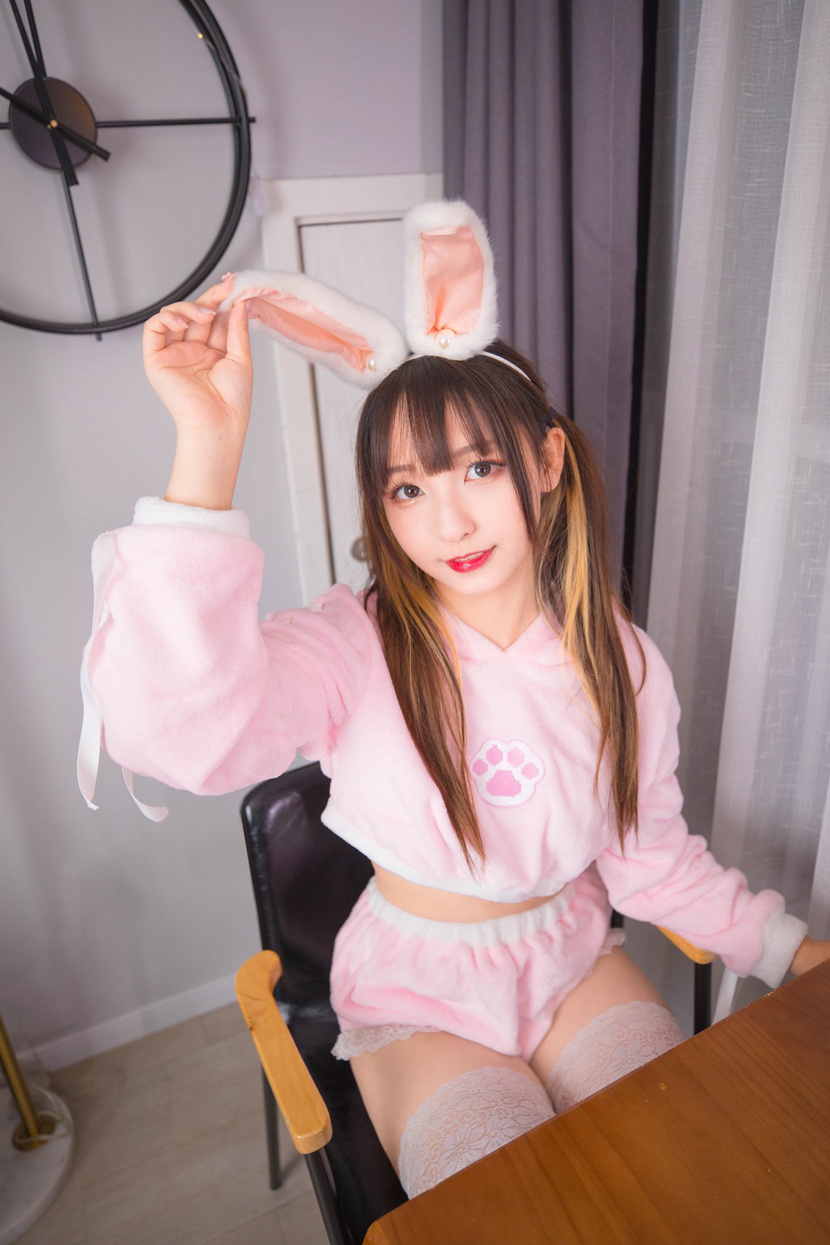 xgyw.top_萝莉美女神楽板真冬兔子时间主题私房性感兔女郎系列超薄丝袜秀翘臀诱惑写真150P