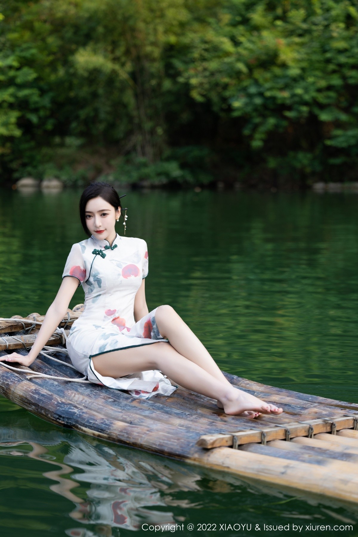 xgyw.top_[XiaoYu画语界]Vol.872_女神王馨瑶杭州旅拍脱旗袍露蓝灰色蕾丝内衣超薄肉丝诱惑写真83P