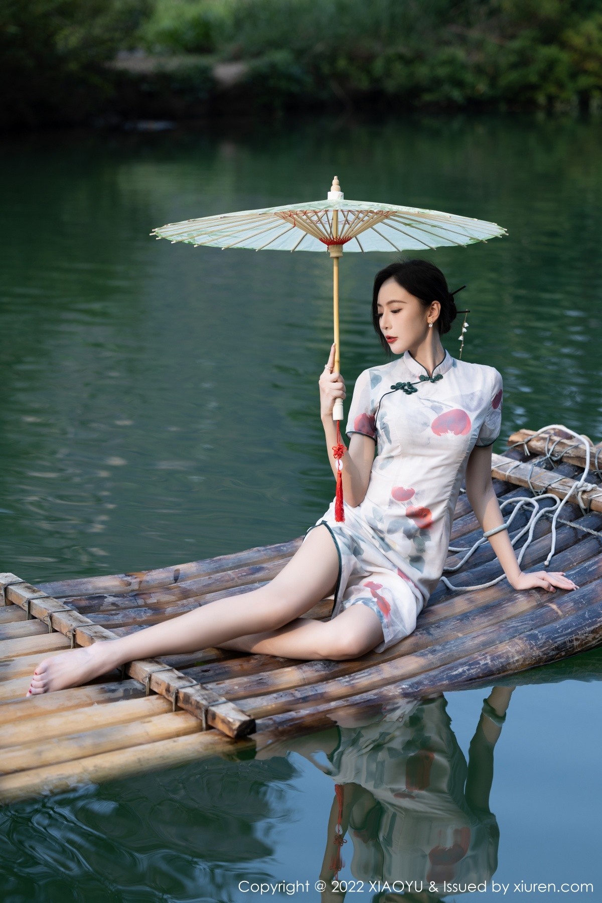 xgyw.top_[XiaoYu画语界]Vol.872_女神王馨瑶杭州旅拍脱旗袍露蓝灰色蕾丝内衣超薄肉丝诱惑写真83P