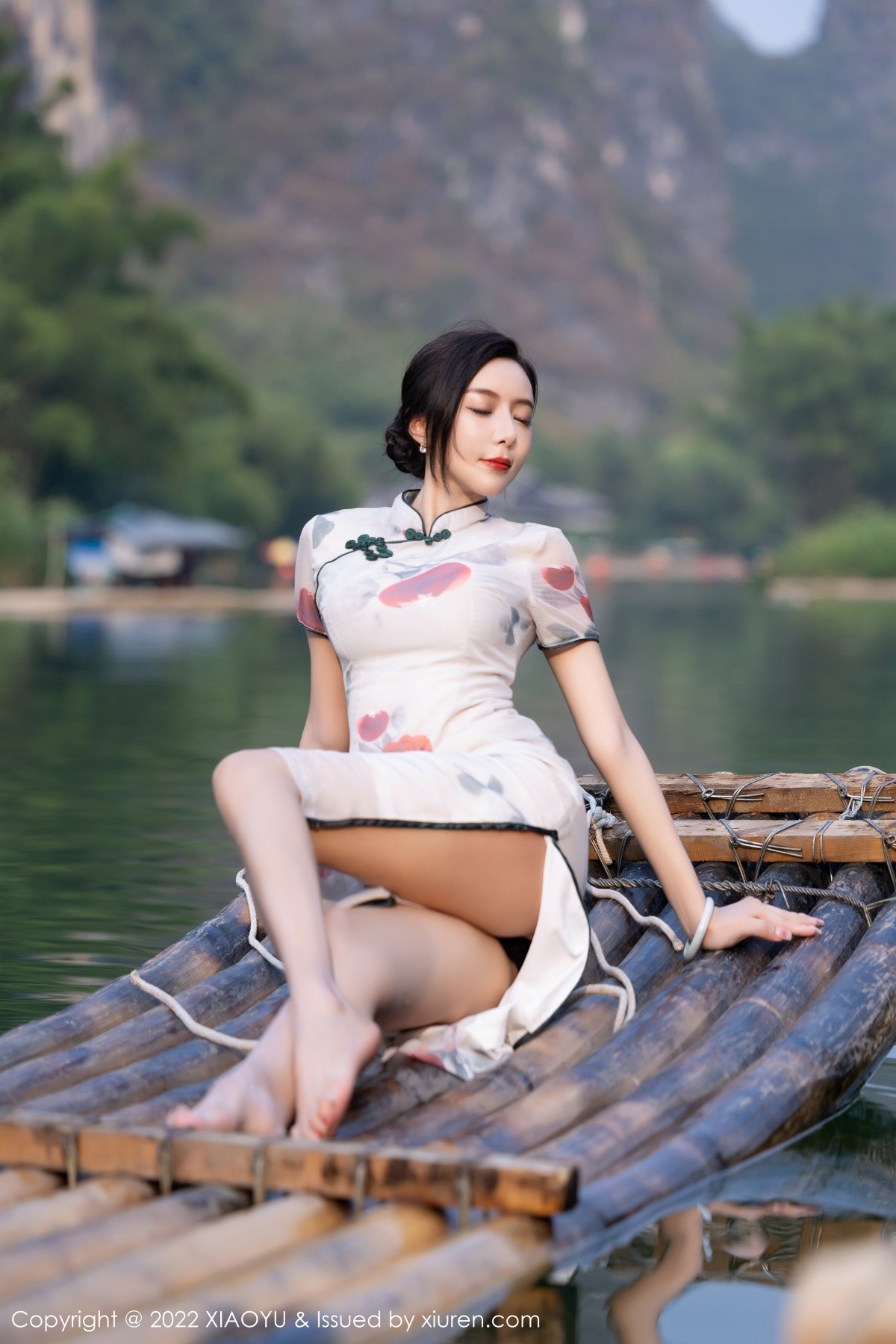 xgyw.top_[XiaoYu画语界]Vol.872_女神王馨瑶杭州旅拍脱旗袍露蓝灰色蕾丝内衣超薄肉丝诱惑写真83P
