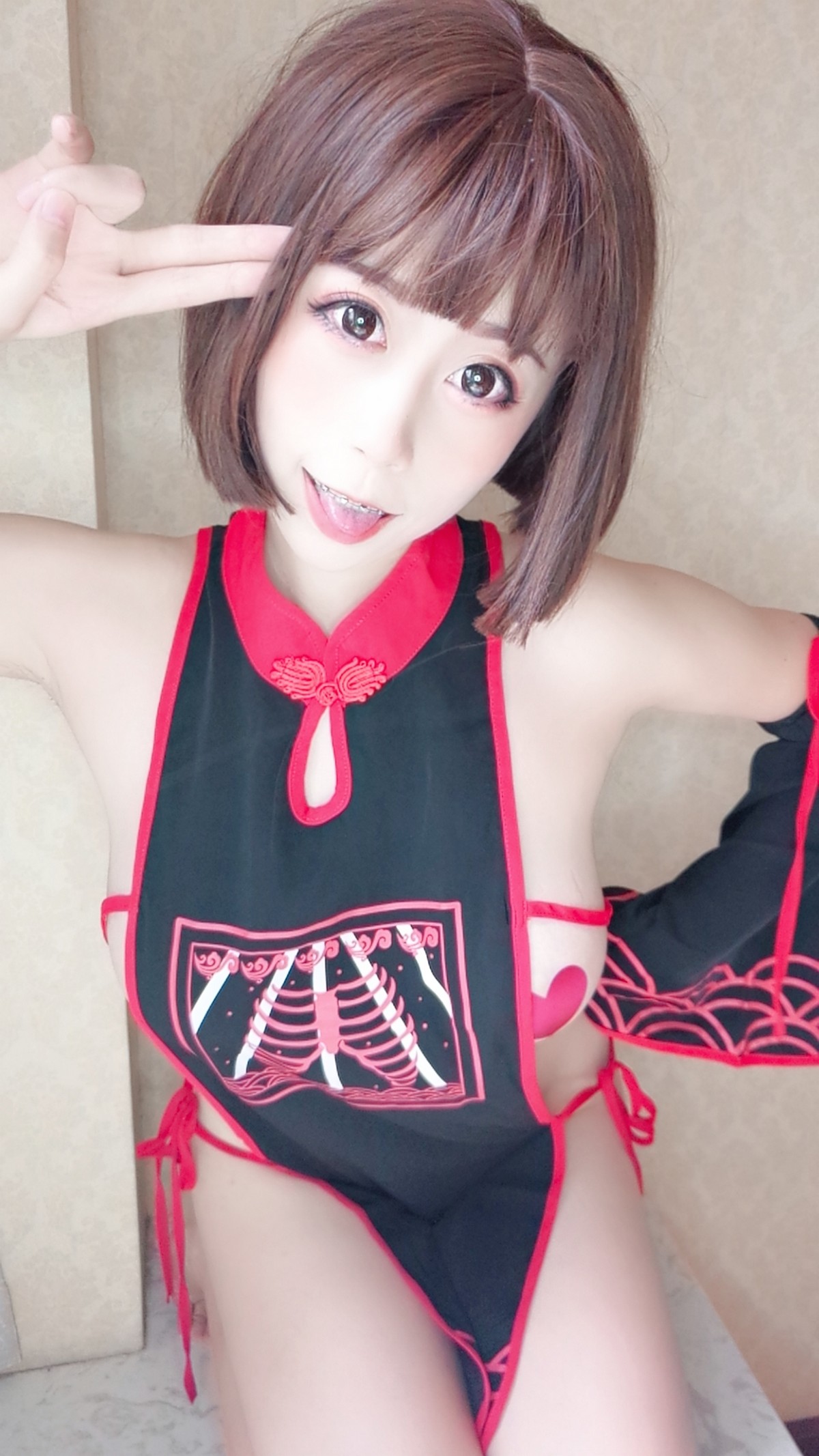 xgyw.top_萌妹奈汐酱nice巫女主题私房性感真空黑红服饰露豪乳红桃遮点极致诱惑写真45P