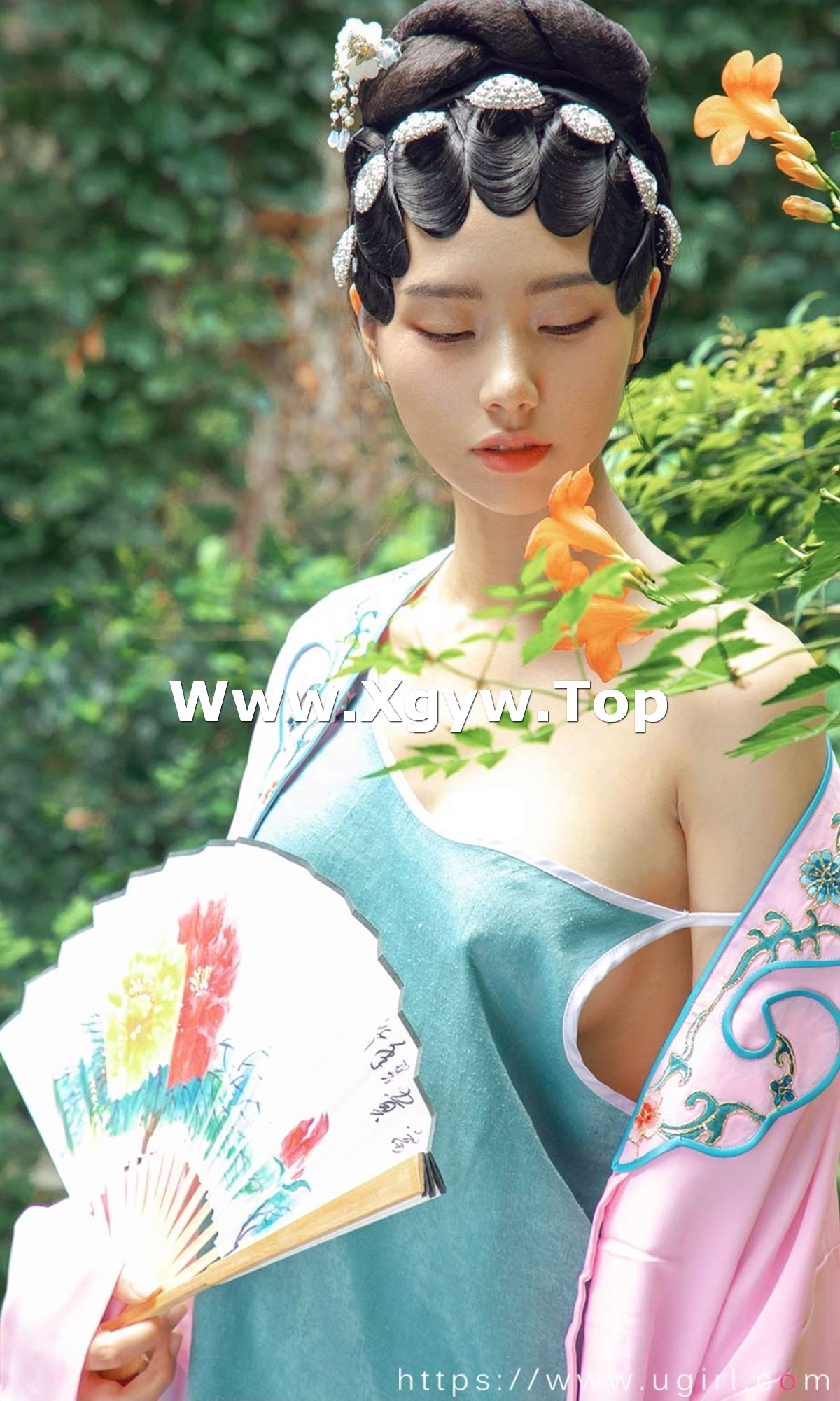 xgyw.top_[Ugirls爱尤物]No.2428_模特方子萱性感旗袍系列 粉色古典服饰秀完美身材诱惑写真35P