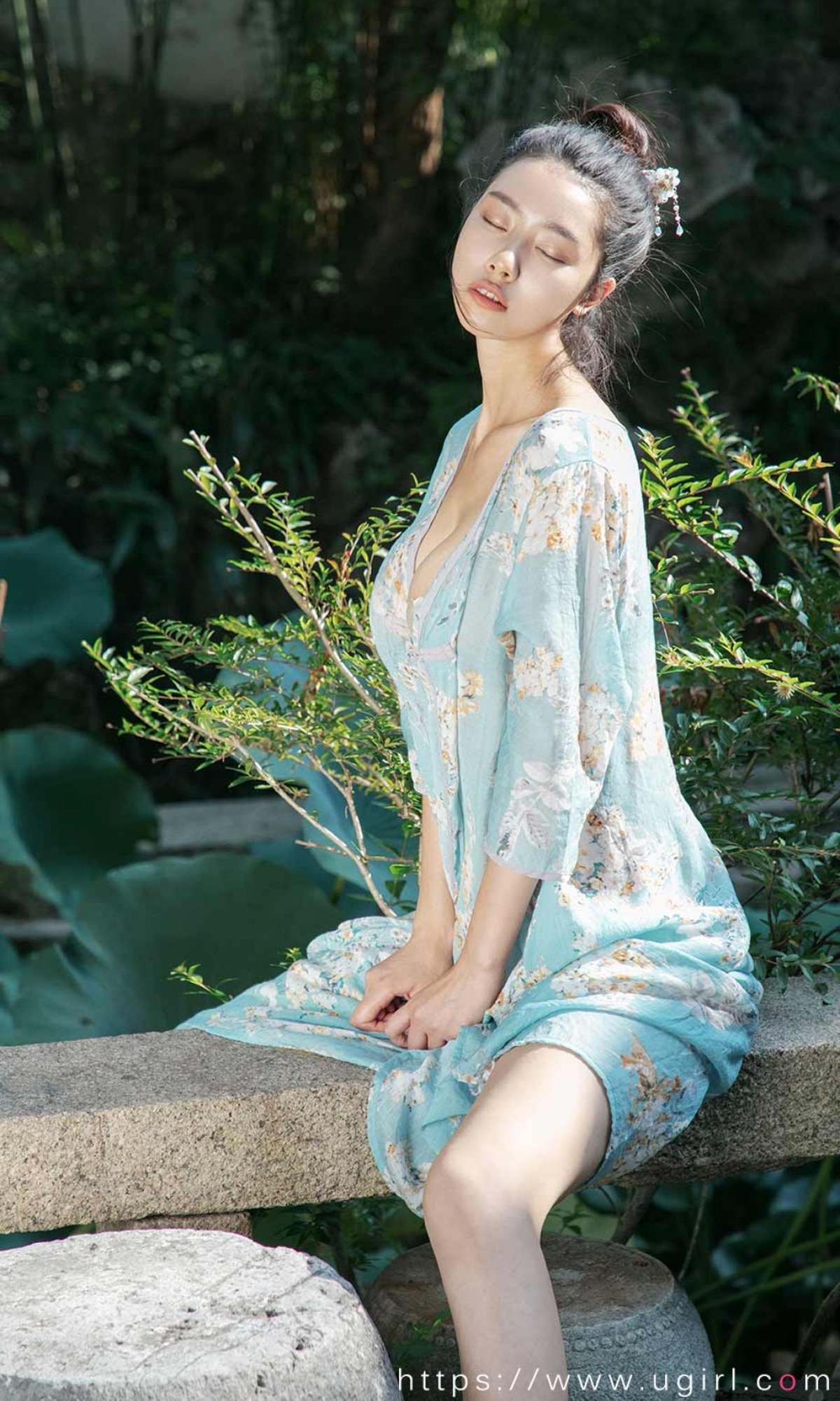 xgyw.top_[Ugirls爱尤物]No.2428_模特方子萱性感旗袍系列 粉色古典服饰秀完美身材诱惑写真35P