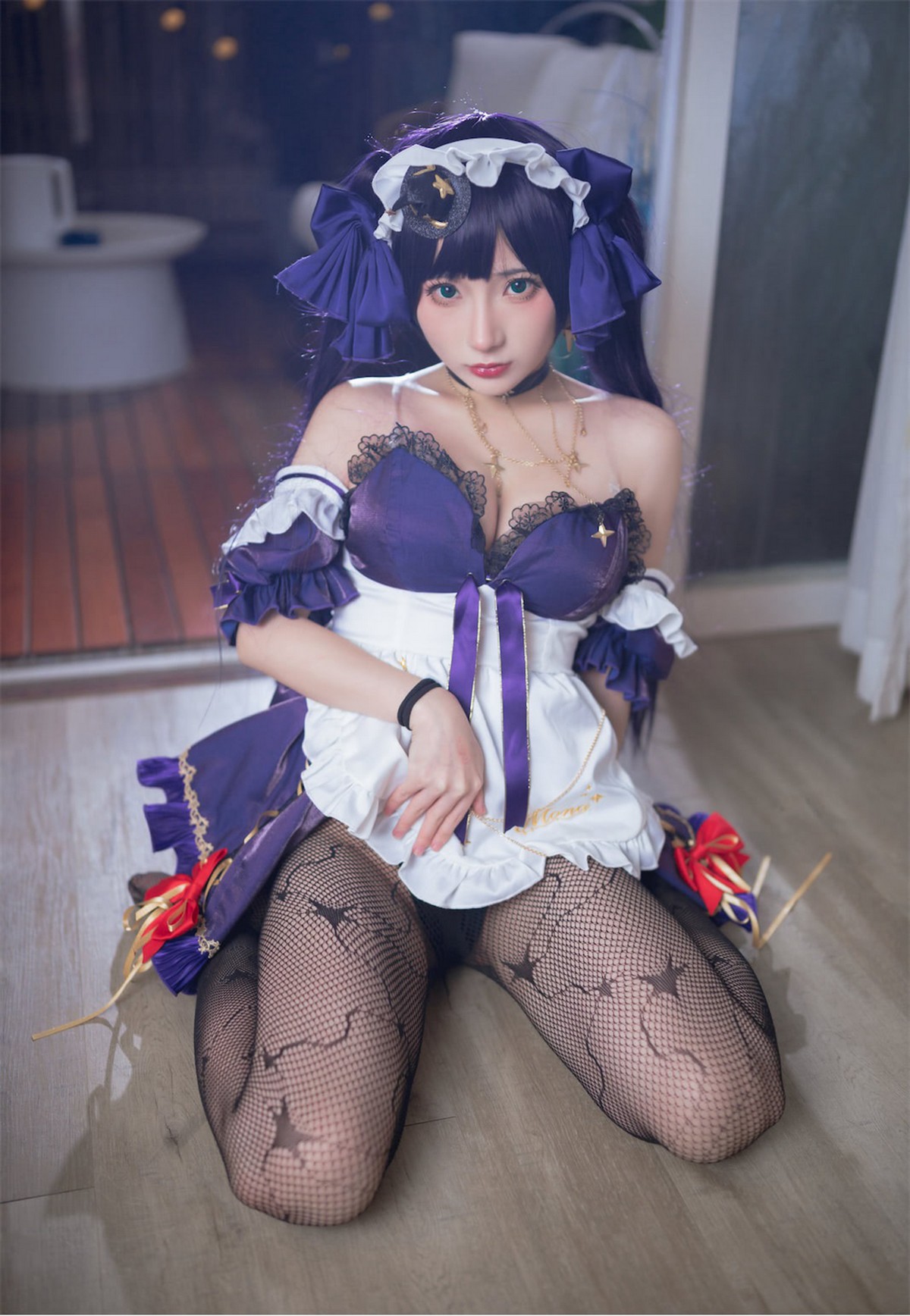 xgyw.top_网络美女是三不是世w原神莫娜女仆主题性感低胸女仆装配黑丝网袜诱惑写真55P