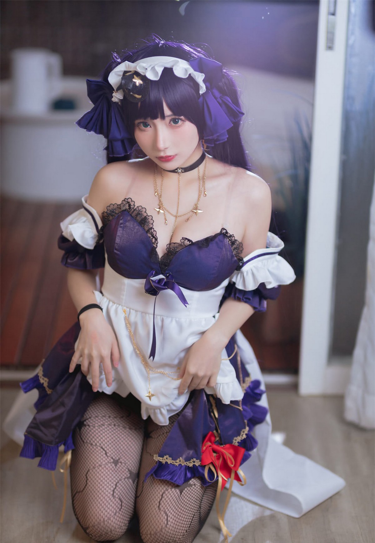 xgyw.top_网络美女是三不是世w原神莫娜女仆主题性感低胸女仆装配黑丝网袜诱惑写真55P