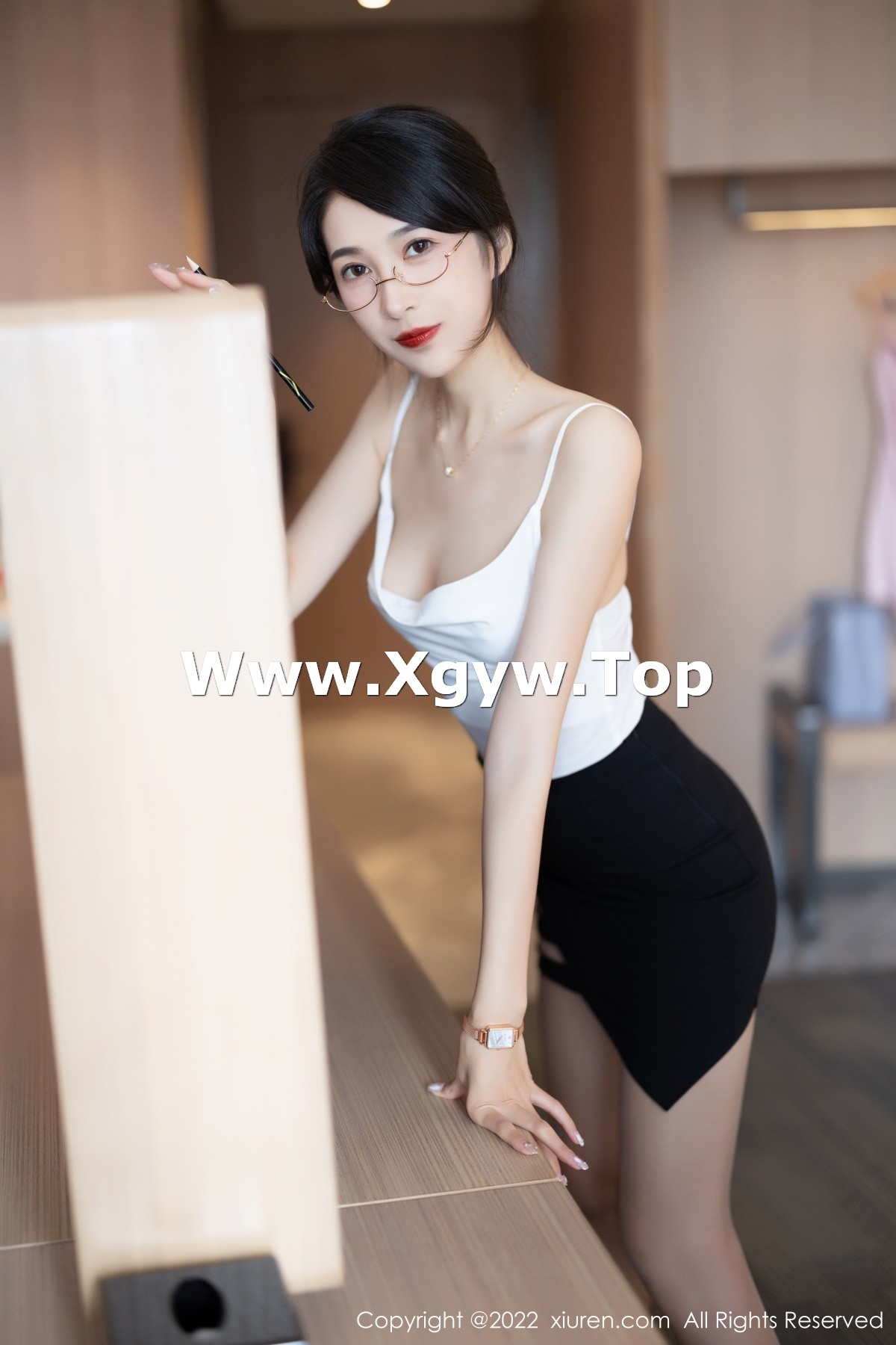 xgyw.top_XiuRen第5656期_模特林乐一白色吊带衣配黑短裙露开档灰丝秀曼妙身姿诱惑写真90P