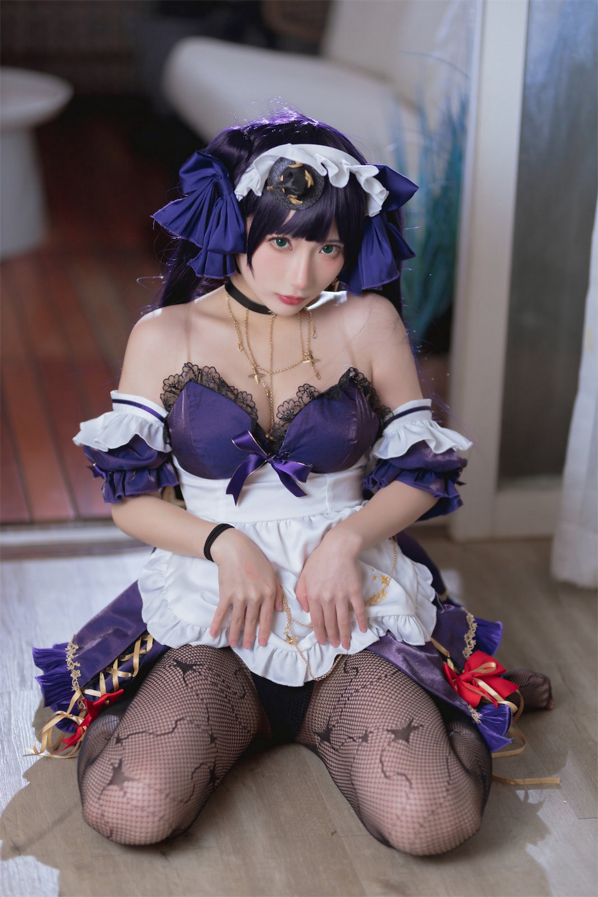 xgyw.top_网络美女是三不是世w原神莫娜女仆主题性感低胸女仆装配黑丝网袜诱惑写真55P