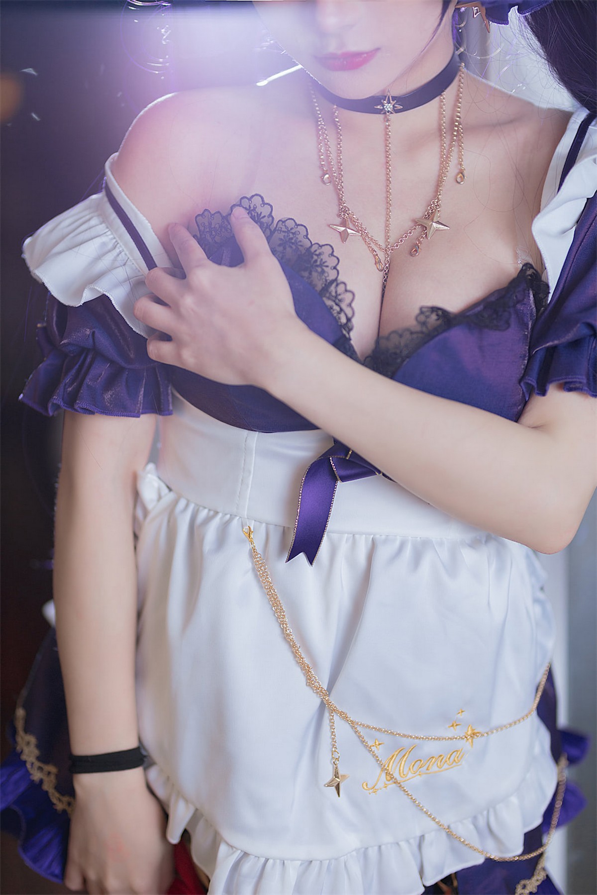 xgyw.top_网络美女是三不是世w原神莫娜女仆主题性感低胸女仆装配黑丝网袜诱惑写真55P