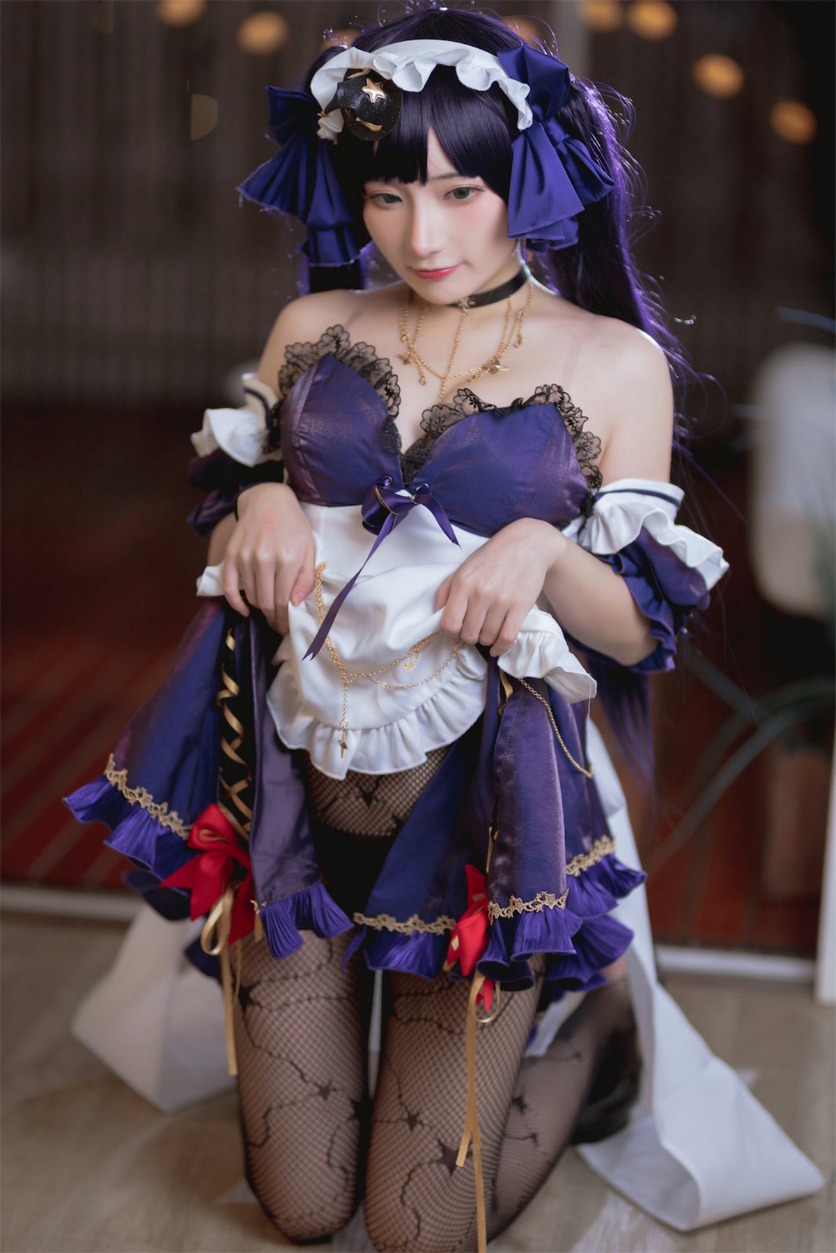 xgyw.top_网络美女是三不是世w原神莫娜女仆主题性感低胸女仆装配黑丝网袜诱惑写真55P