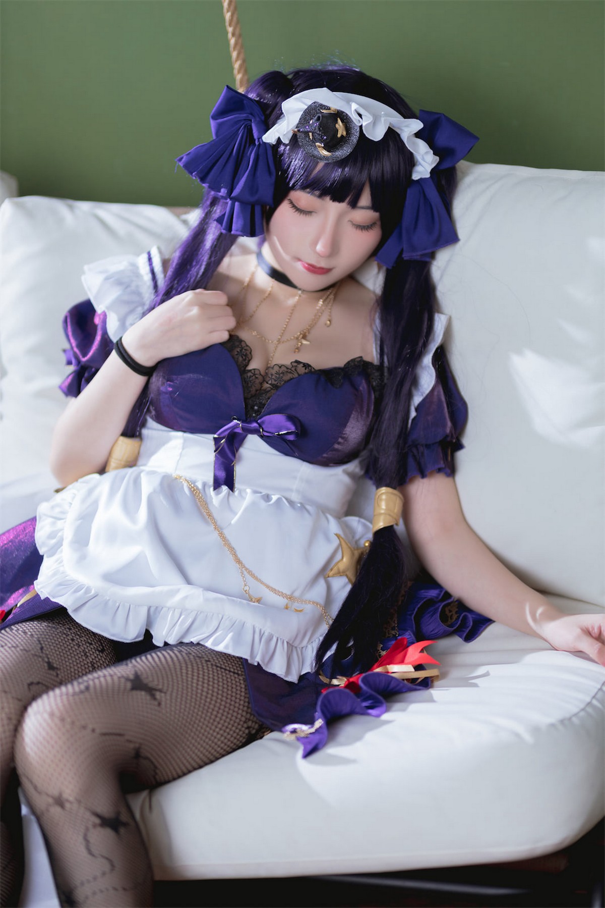 xgyw.top_网络美女是三不是世w原神莫娜女仆主题性感低胸女仆装配黑丝网袜诱惑写真55P