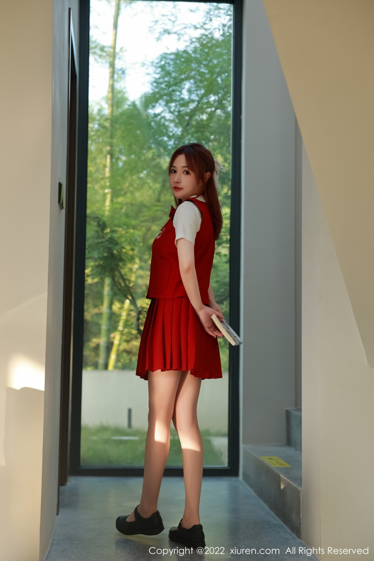 xgyw.top_XiuRen第5652期_模特养乐多DoDo性感红色学妹服饰露浅色内衣原色丝袜诱惑写真56P