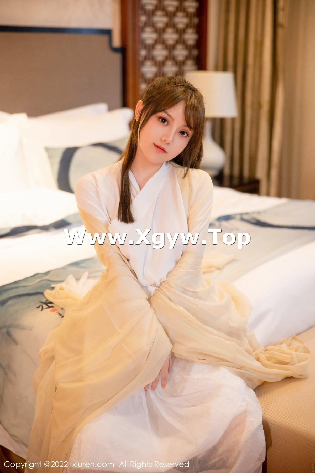xgyw.top_XiuRen第5653期_模特豆瓣酱私房性感白色古装服饰半脱露白嫩豪乳惹火诱惑写真77P