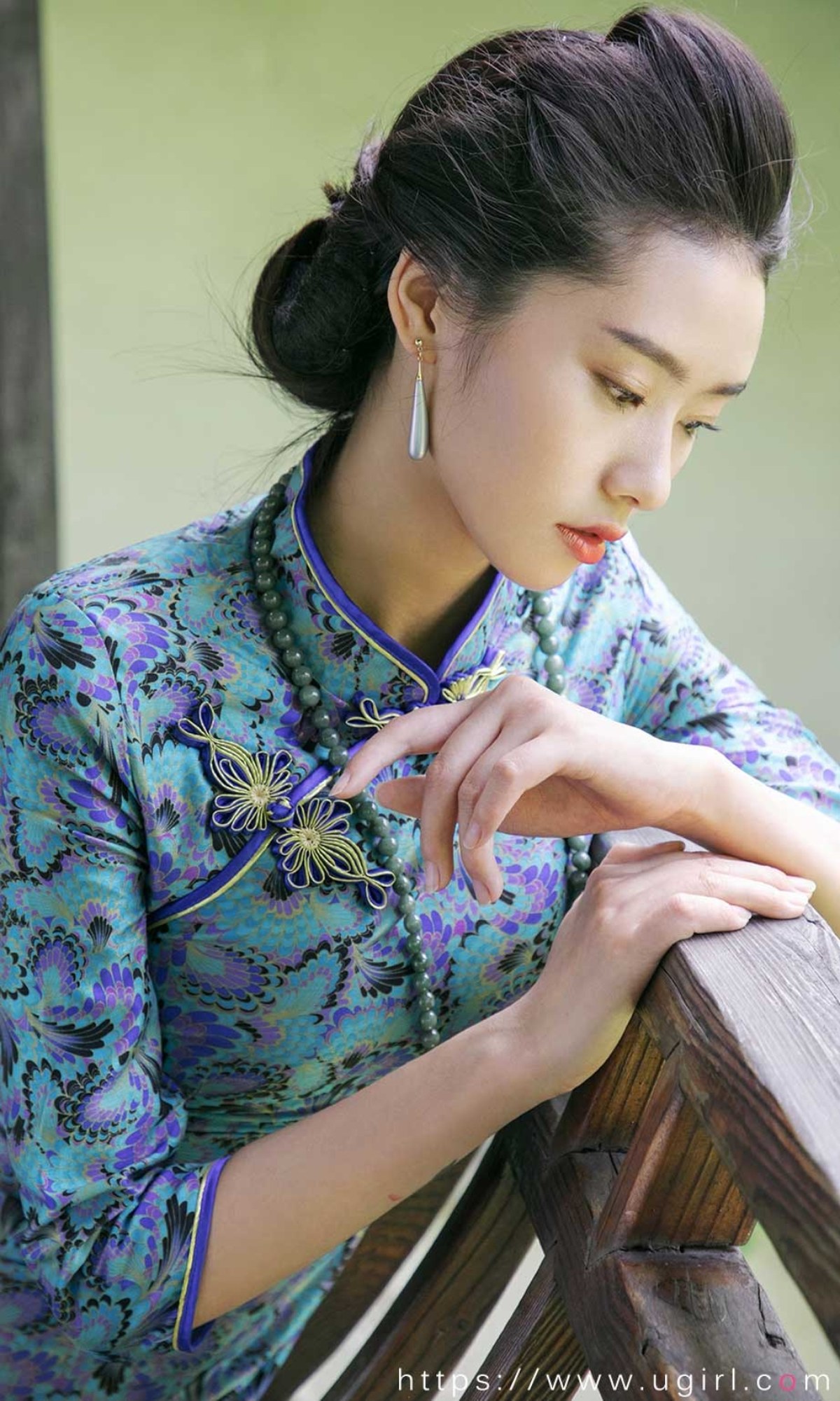 xgyw.top_[Ugirls爱尤物]No.2428_模特方子萱性感旗袍系列 粉色古典服饰秀完美身材诱惑写真35P