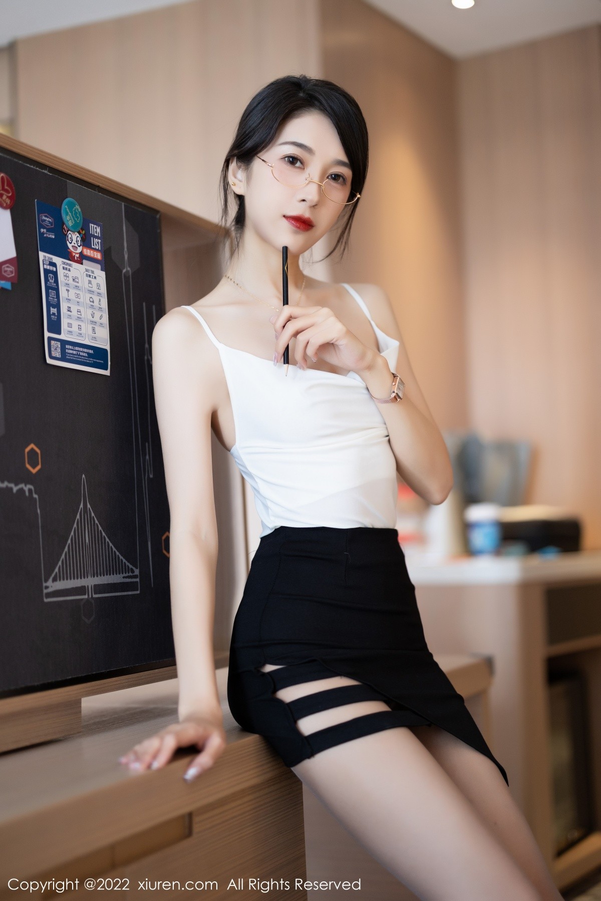 xgyw.top_XiuRen第5656期_模特林乐一白色吊带衣配黑短裙露开档灰丝秀曼妙身姿诱惑写真90P
