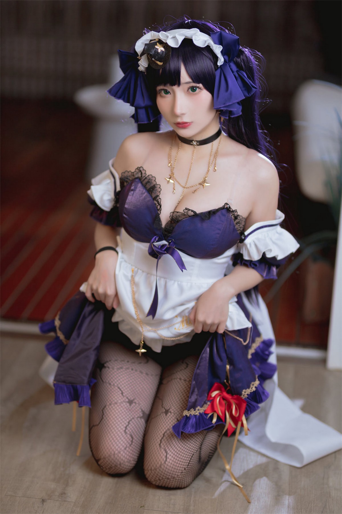 xgyw.top_网络美女是三不是世w原神莫娜女仆主题性感低胸女仆装配黑丝网袜诱惑写真55P