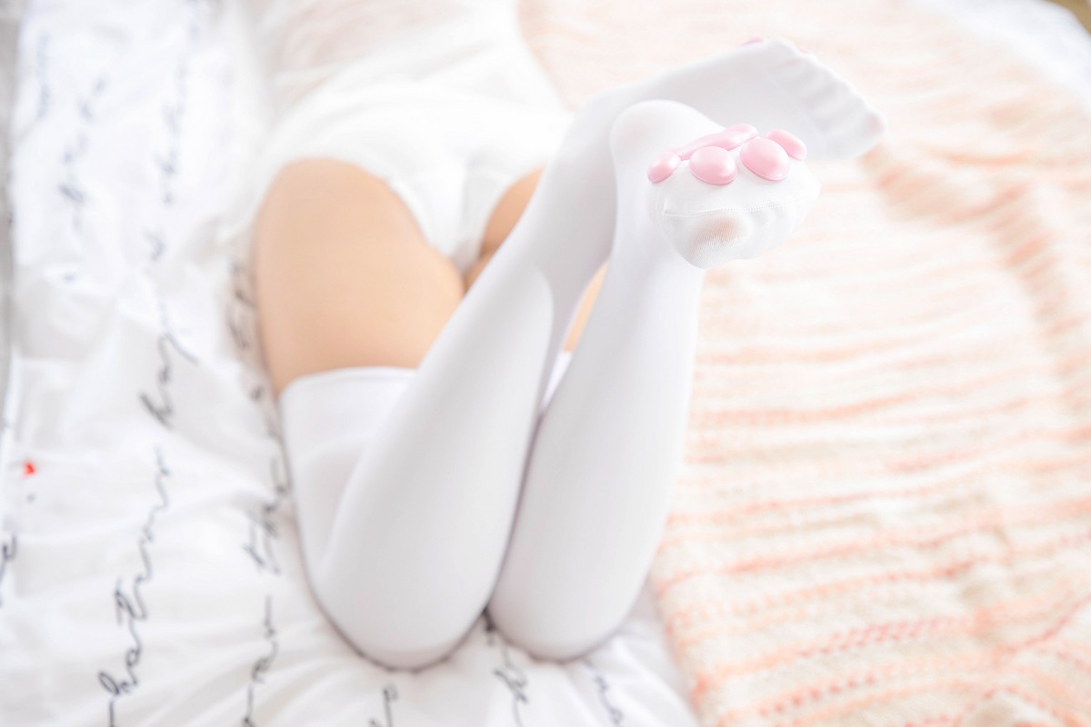 xgyw.top_萝莉美女神楽板真冬猫脚女仆主题性感薄透睡衣露白色蕾丝内衣完美诱惑写真150P