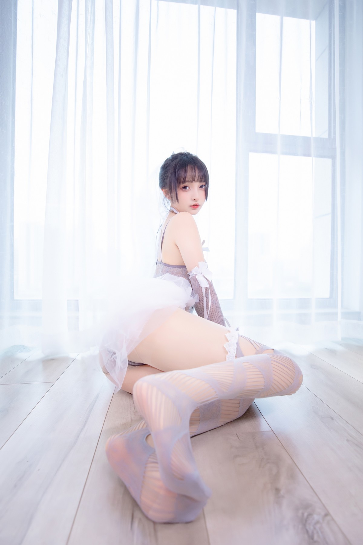 xgyw.top_萝莉美女神楽板真冬意乱情迷主题性感灰色薄透连体内衣配超薄肉丝完美诱惑写真75P