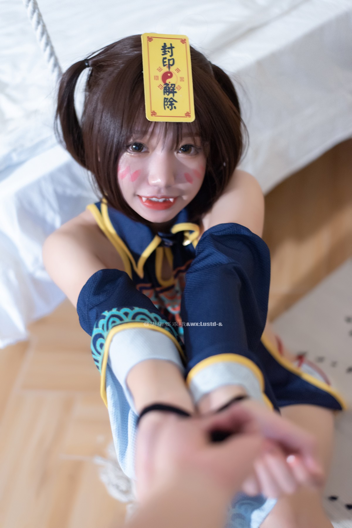xgyw.top_动漫博主柒柒要乖哦小僵尸主题私房性感真空服饰半撩露豪乳胶带遮点诱惑写真45P