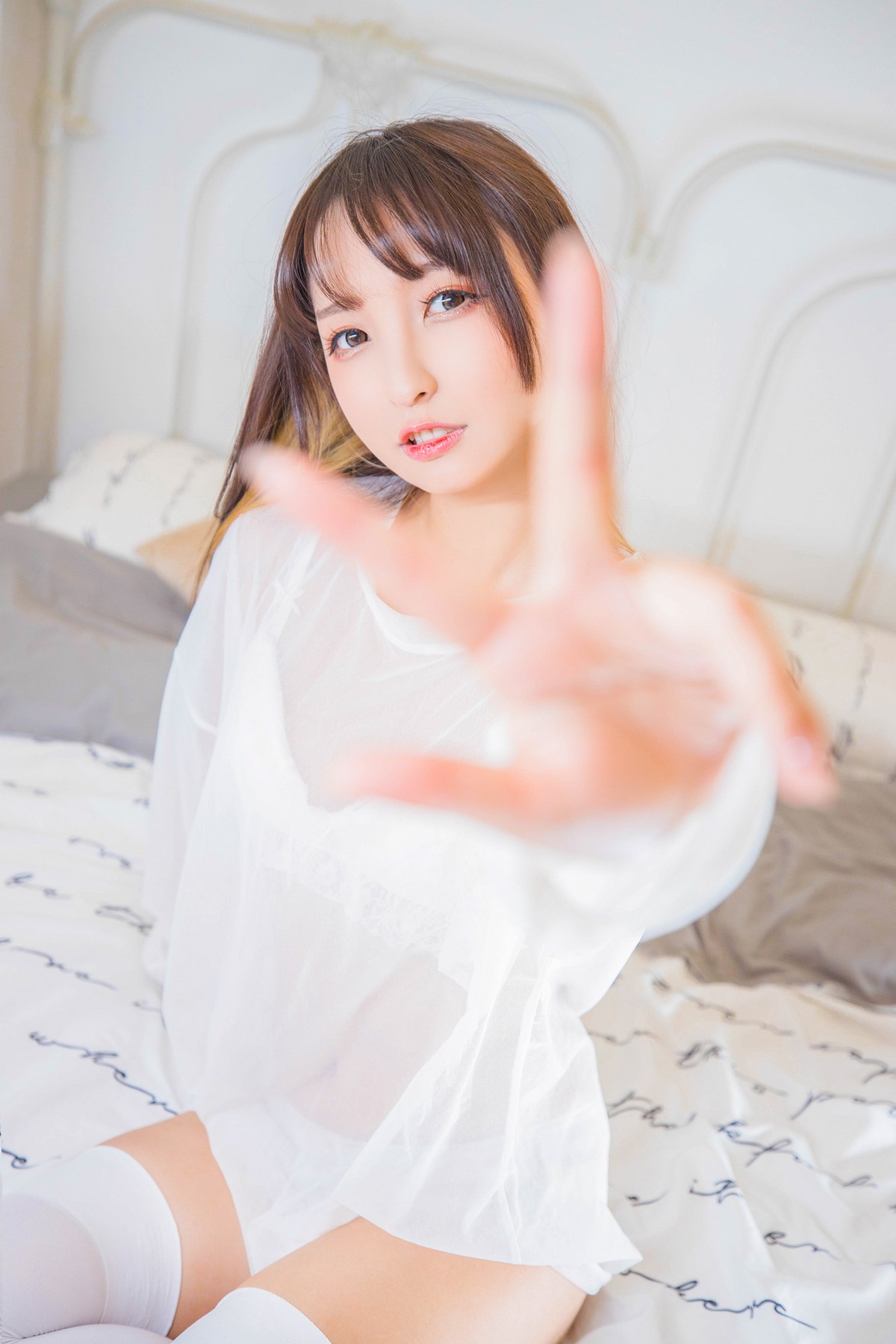 xgyw.top_萝莉美女神楽板真冬猫脚女仆主题性感薄透睡衣露白色蕾丝内衣完美诱惑写真150P