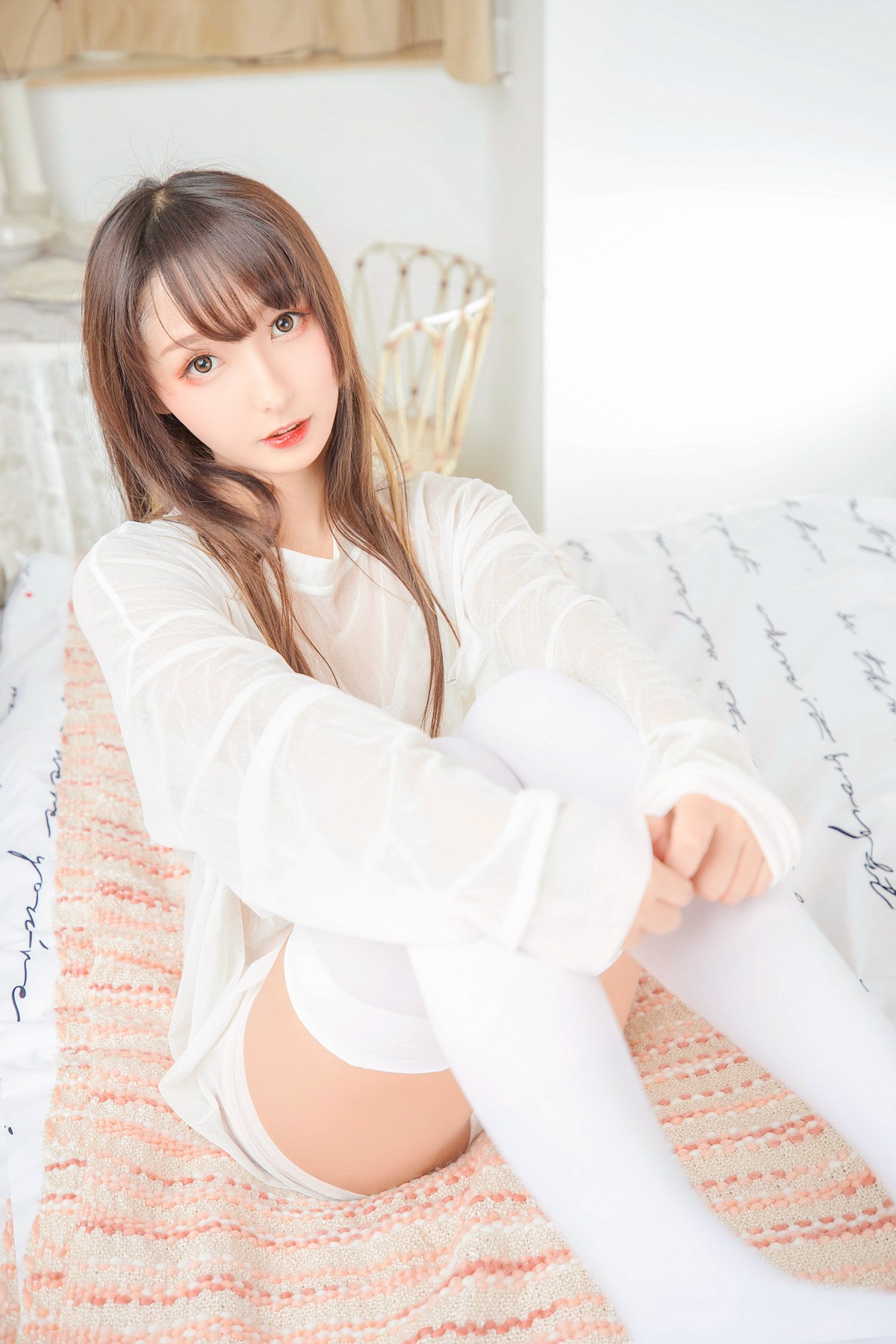 xgyw.top_萝莉美女神楽板真冬猫脚女仆主题性感薄透睡衣露白色蕾丝内衣完美诱惑写真150P