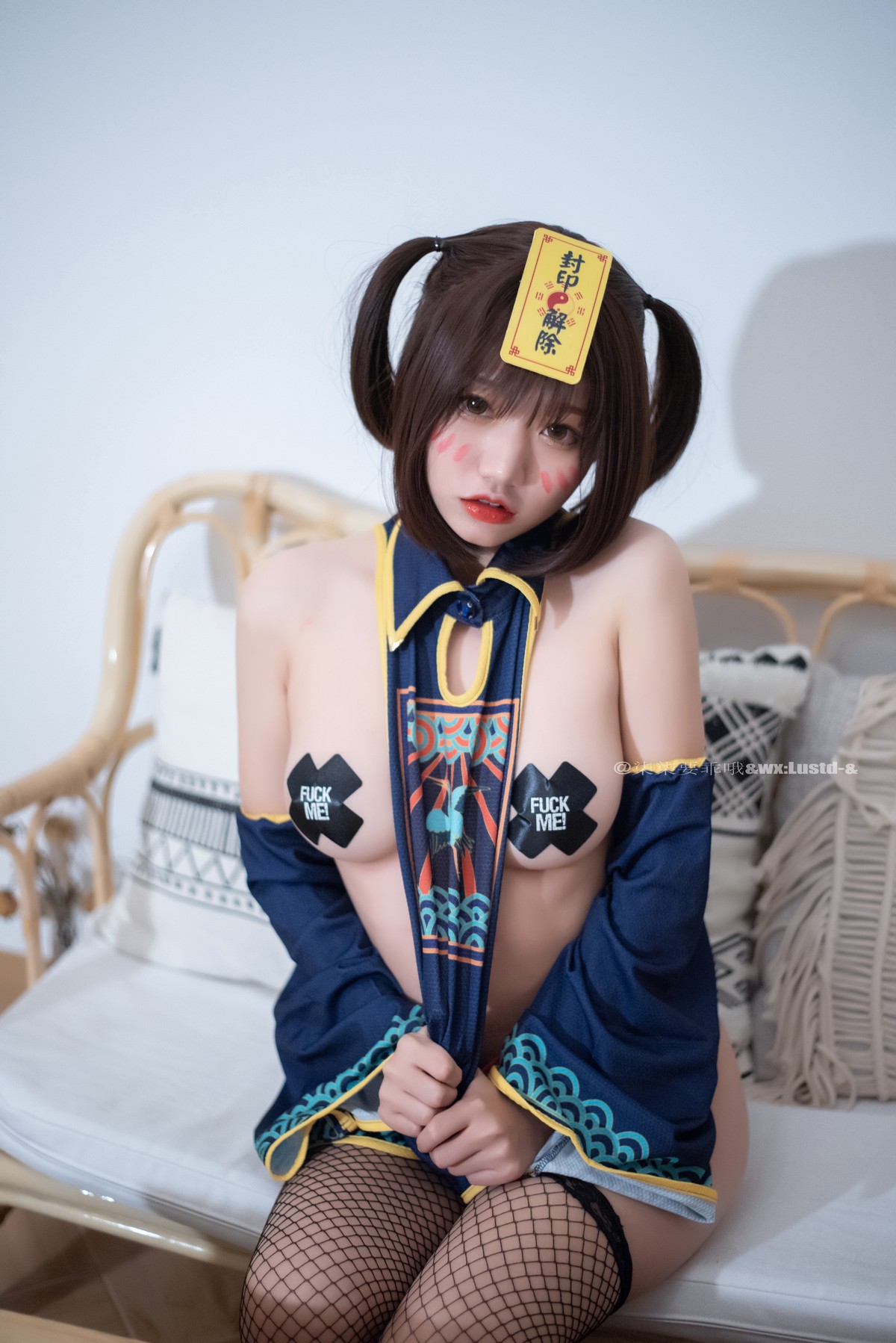 xgyw.top_动漫博主柒柒要乖哦小僵尸主题私房性感真空服饰半撩露豪乳胶带遮点诱惑写真45P