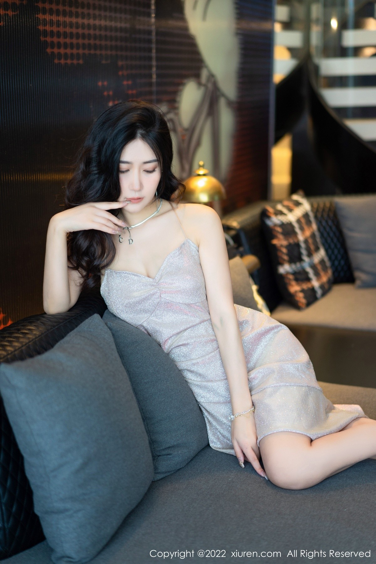 xgyw.top_XiuRen第5659期_模特Laura阿姣性感银色吊带短裙半脱秀惹火身材极致诱惑写真65P