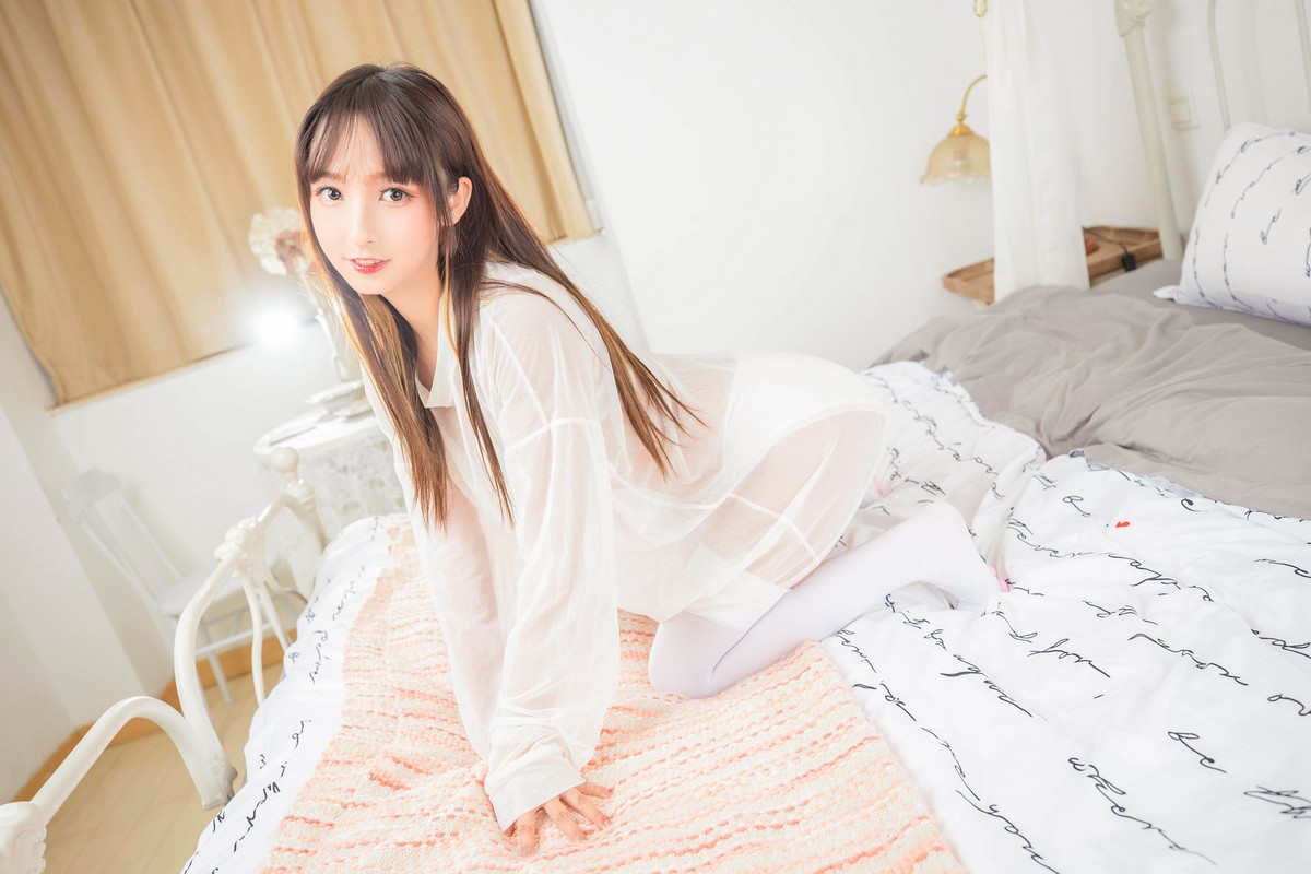 xgyw.top_萝莉美女神楽板真冬猫脚女仆主题性感薄透睡衣露白色蕾丝内衣完美诱惑写真150P