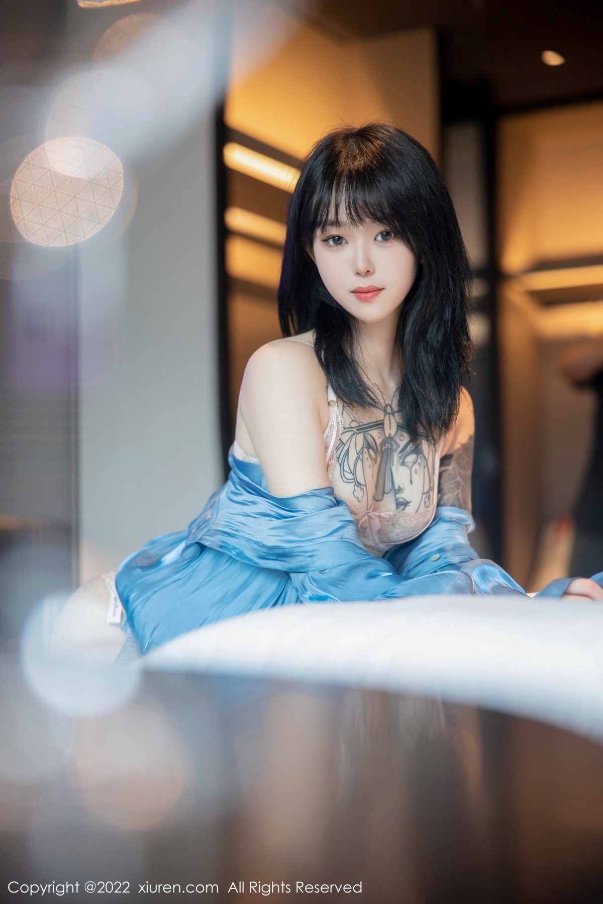 xgyw.top_XiuRen第5662期_模特奶瓶性感蓝色上衣配牛仔短裙半脱露浅色蕾丝内衣诱惑写真97P