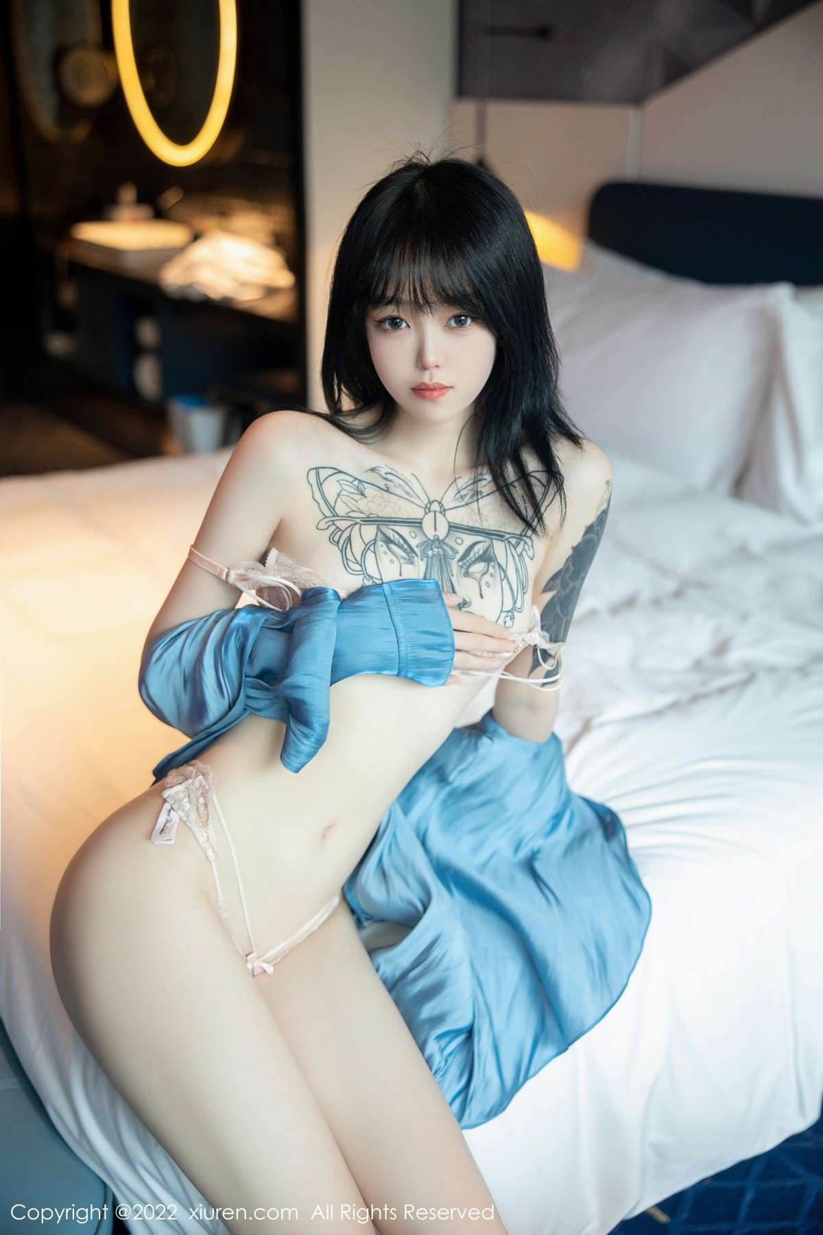 xgyw.top_XiuRen第5662期_模特奶瓶性感蓝色上衣配牛仔短裙半脱露浅色蕾丝内衣诱惑写真97P