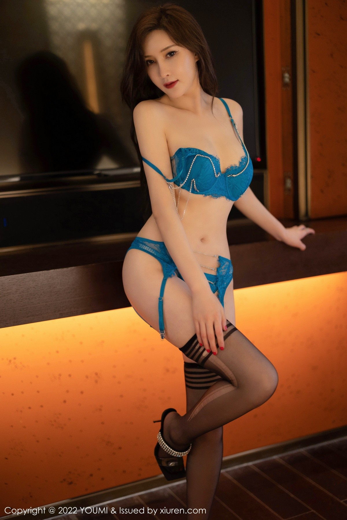 xgyw.top_[YouMi尤蜜荟]Vol.848_女神奶瓶土肥圆私房性感蓝色蕾丝内衣配黑丝吊袜完美诱惑写真76P