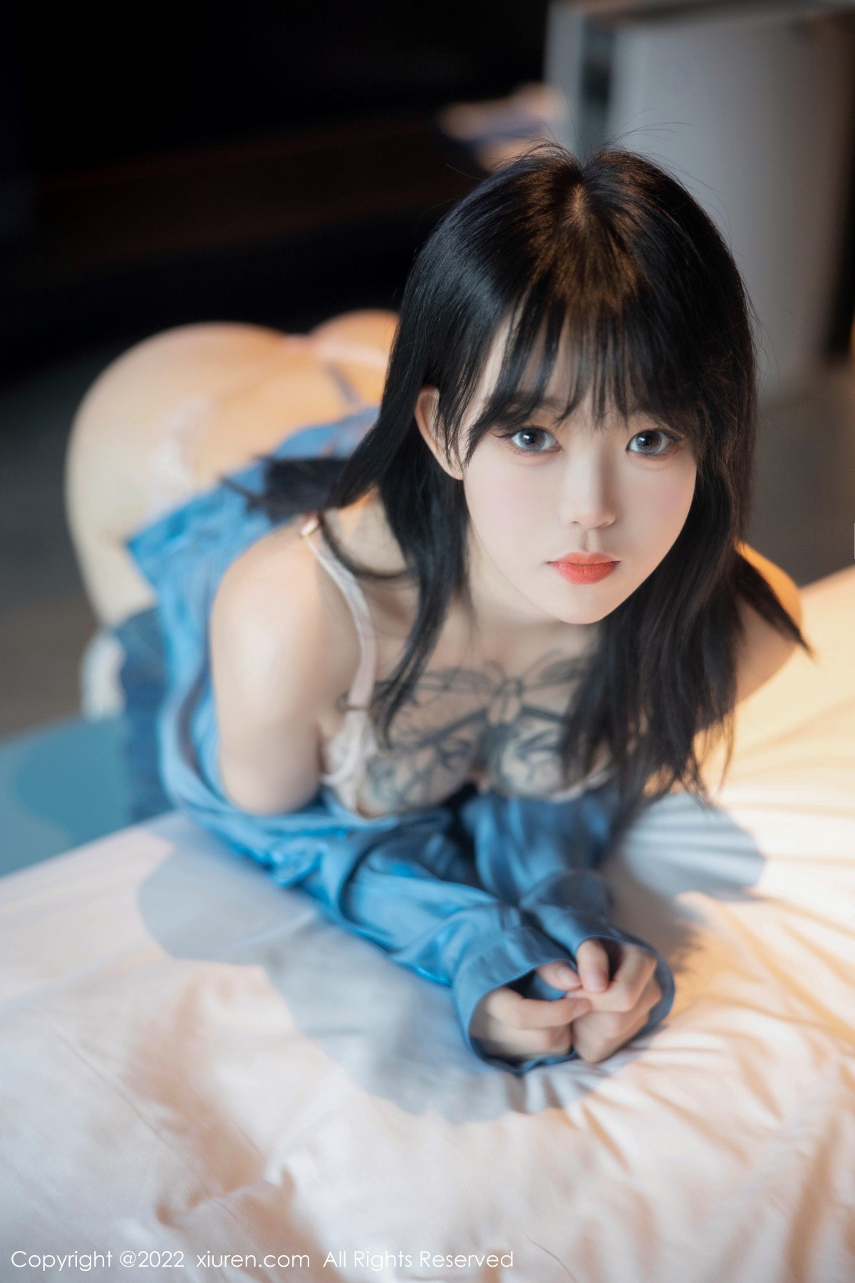 xgyw.top_XiuRen第5662期_模特奶瓶性感蓝色上衣配牛仔短裙半脱露浅色蕾丝内衣诱惑写真97P