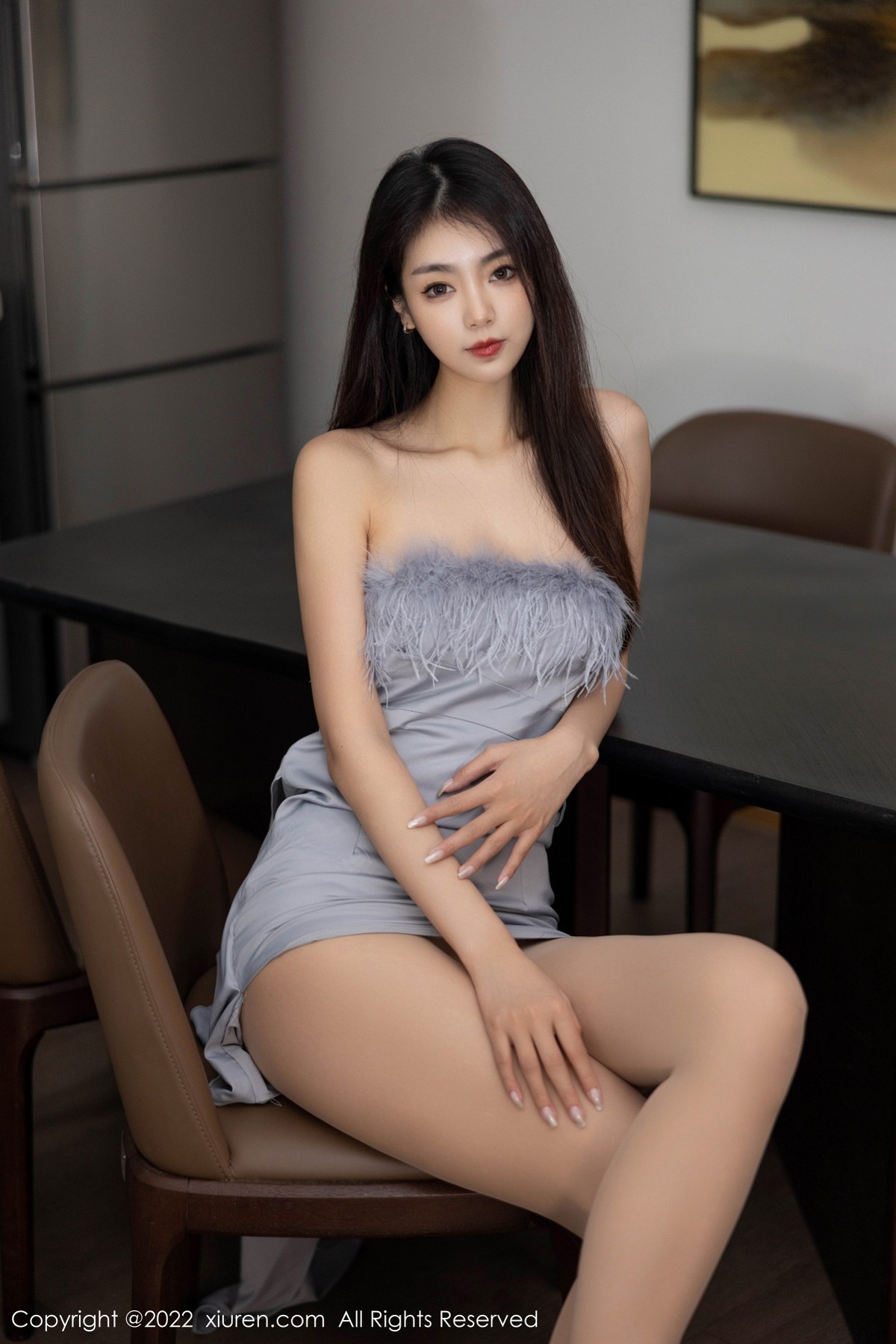 xgyw.top_XiuRen第5664期_模特可乐Vicky性感蓝灰色露肩连衣短裙配超薄肉丝惹火诱惑写真54P