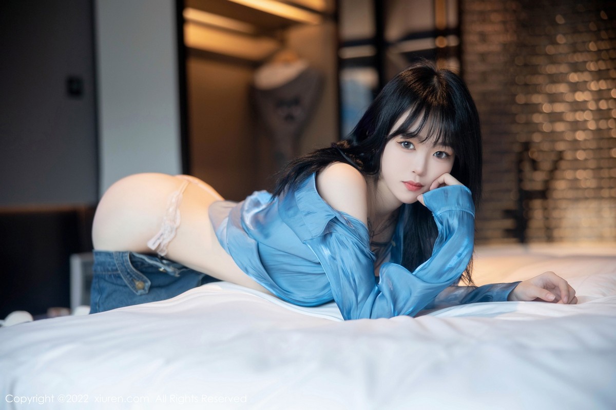xgyw.top_XiuRen第5662期_模特奶瓶性感蓝色上衣配牛仔短裙半脱露浅色蕾丝内衣诱惑写真97P