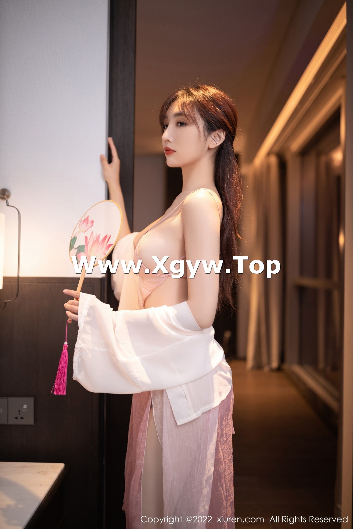 xgyw.top_XiuRen第5666期_模特陆萱萱性感粉色古装服配超薄肉丝秀完美身材撩人诱惑写真82P