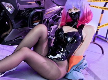 网络青春美女miko酱ww-Luna主题机车女郎装扮黑色皮质贴身衣配黑色丝袜裤袜骚扰写真31P