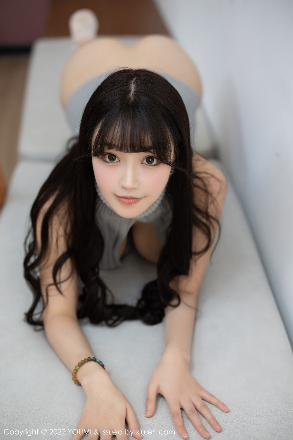 xgyw.top_[YouMi尤蜜荟]Vol.849_女神朱可儿Flora灰色开胸露背毛衣配白丝袜秀豪乳翘臀诱惑写真70P
